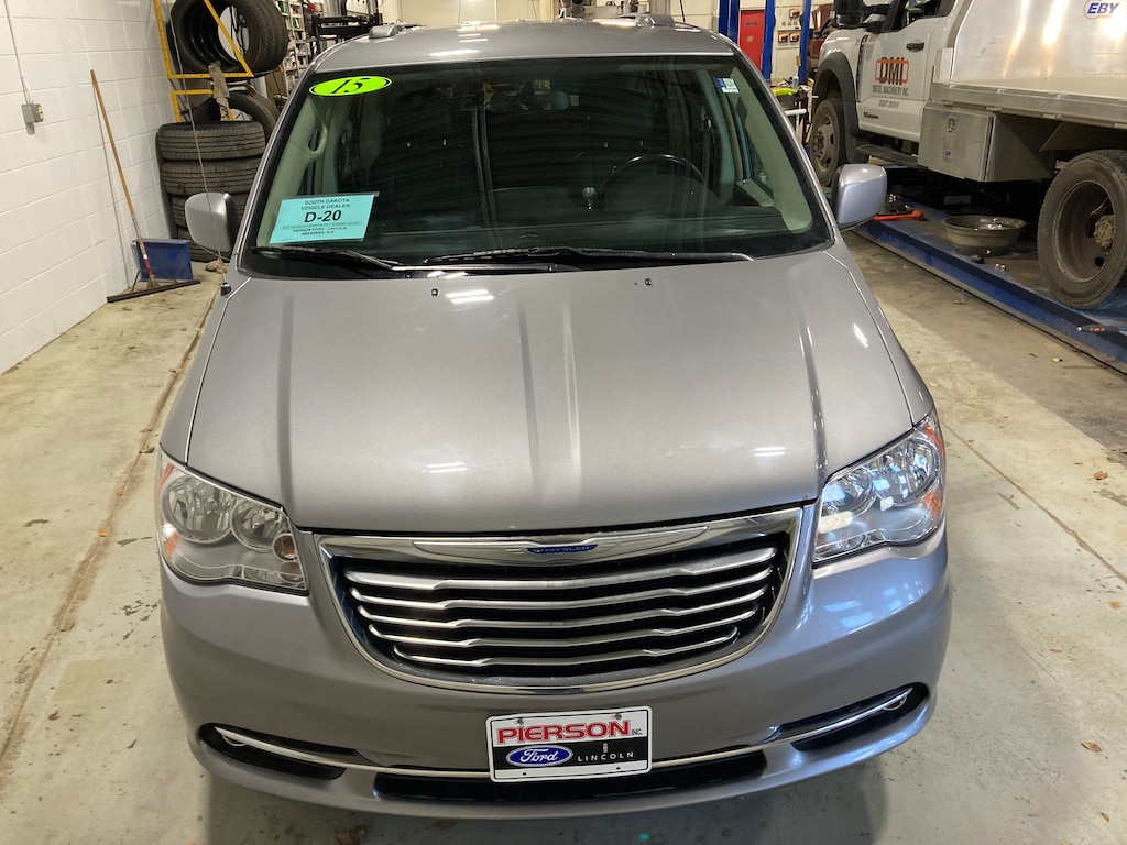Used 2015 Chrysler Town & Country Touring Minivan/Van