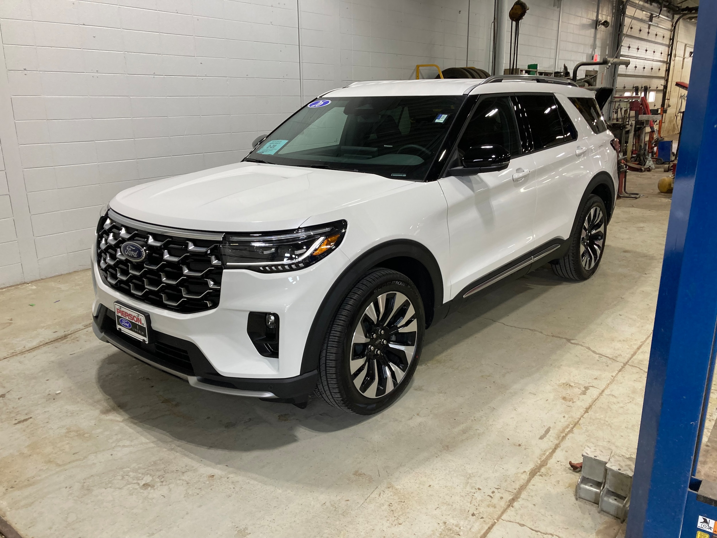 2026 Ford Explorer Platinum 4WD's photo
