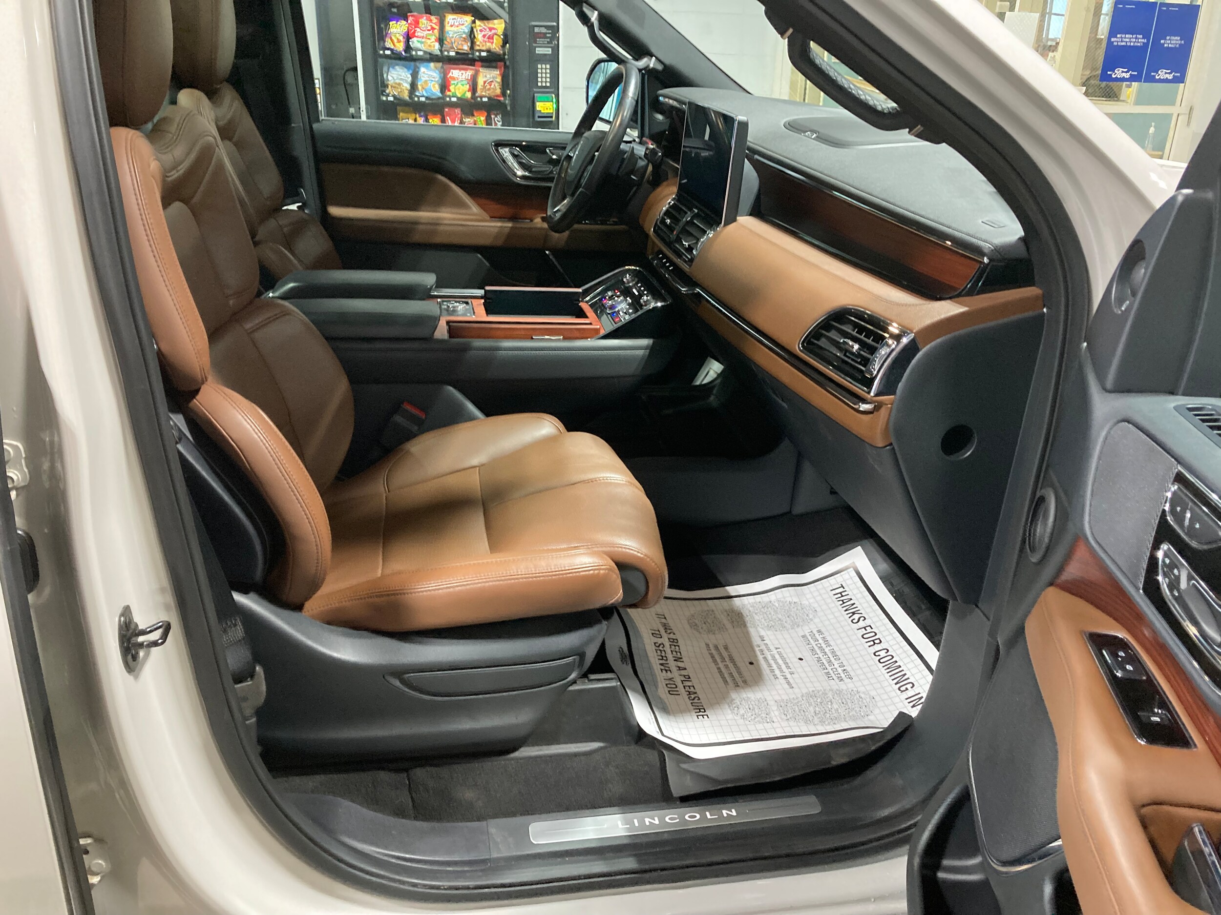 2023 Lincoln Navigator L Reserve photo 4