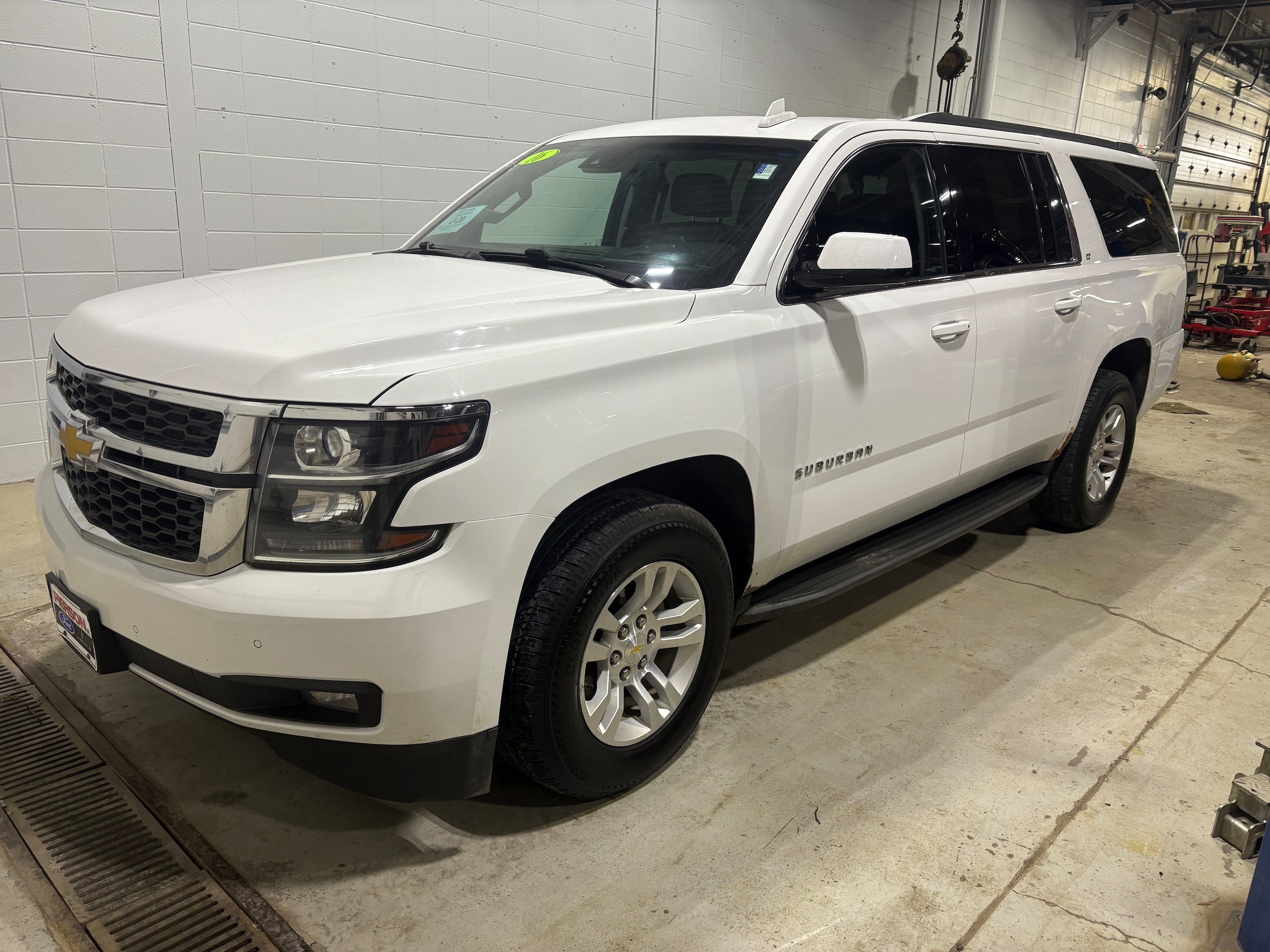 2016 Chevrolet Suburban LT's photo
