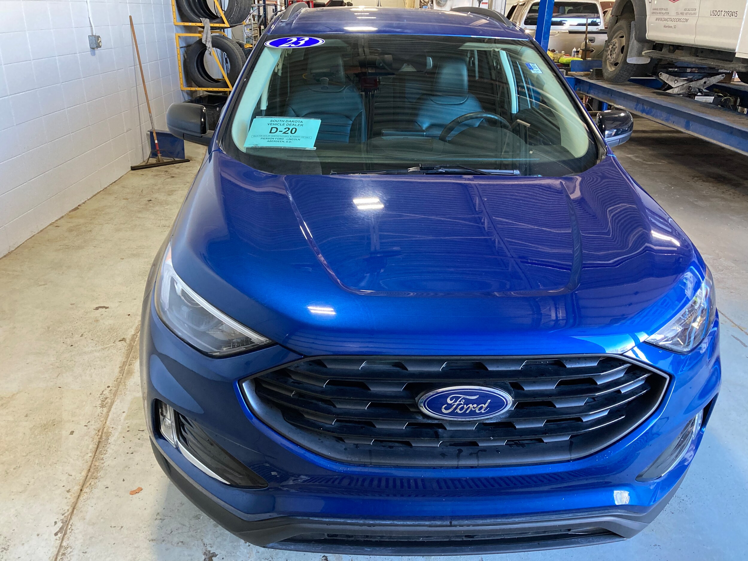 2023 Ford Edge SEL photo 2