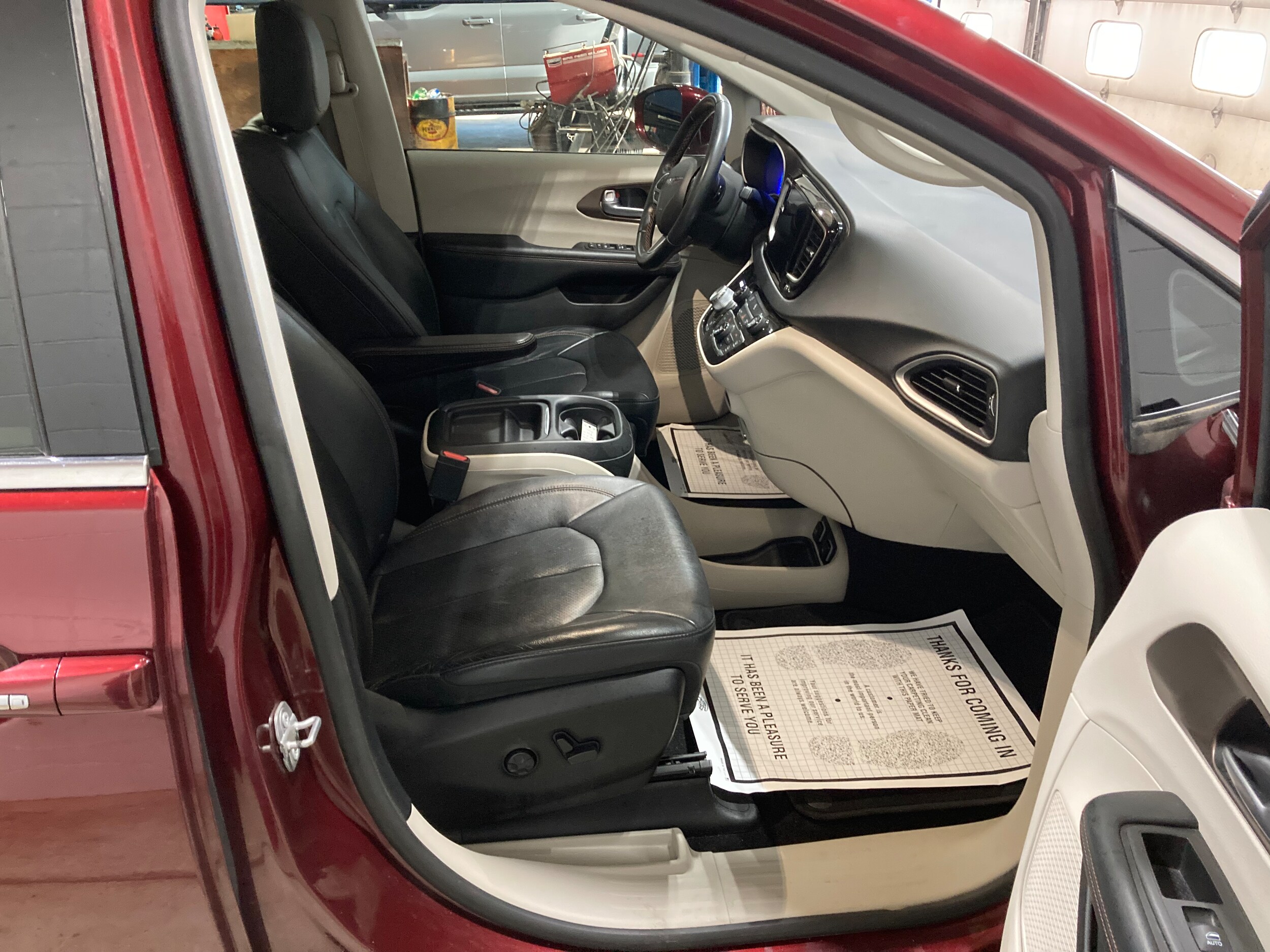 2018 Chrysler Pacifica Touring L photo 4