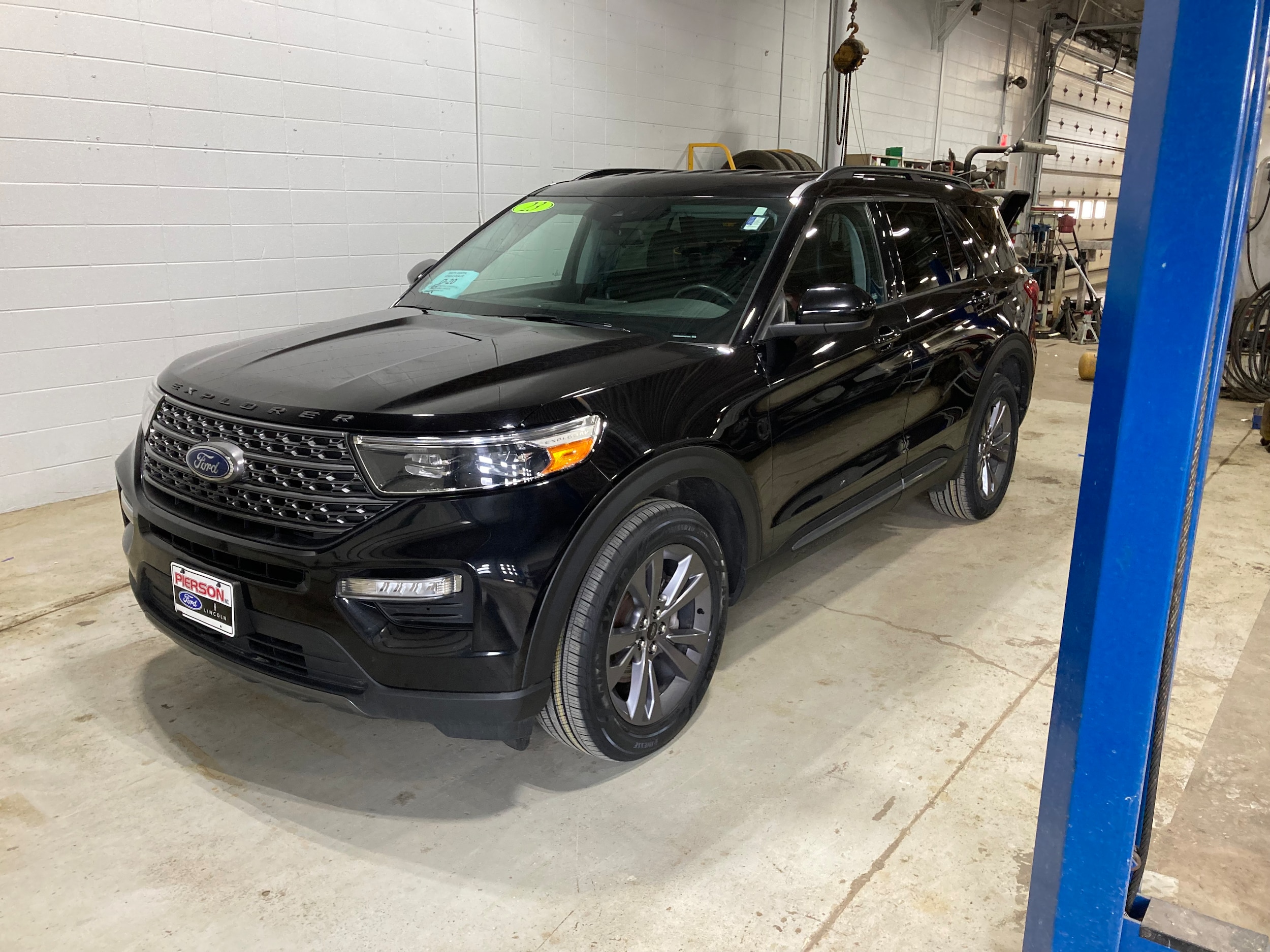 2023 Ford Explorer XLT 4WD's photo