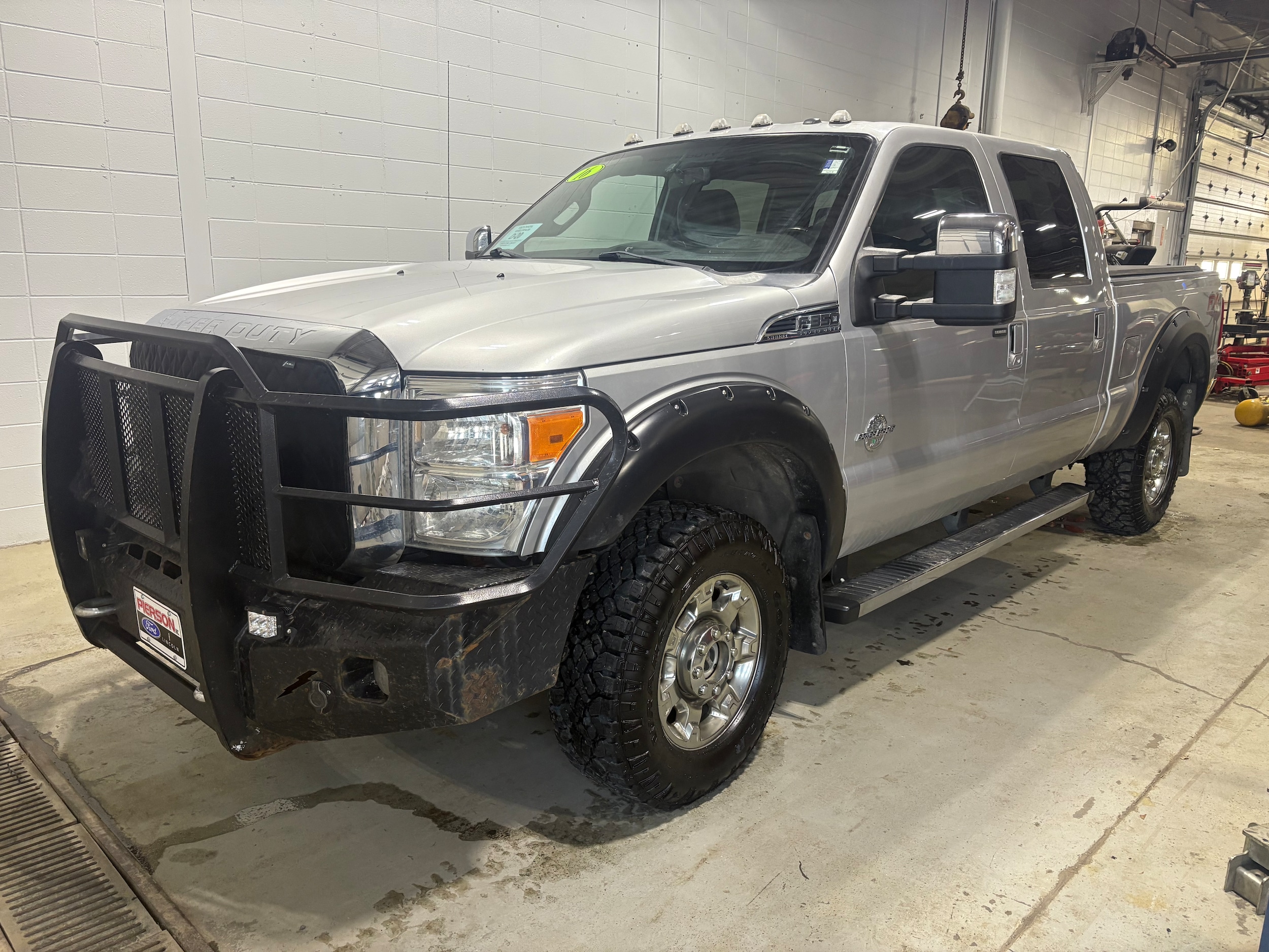 2016 Ford F-350 Super Duty Lariat's photo