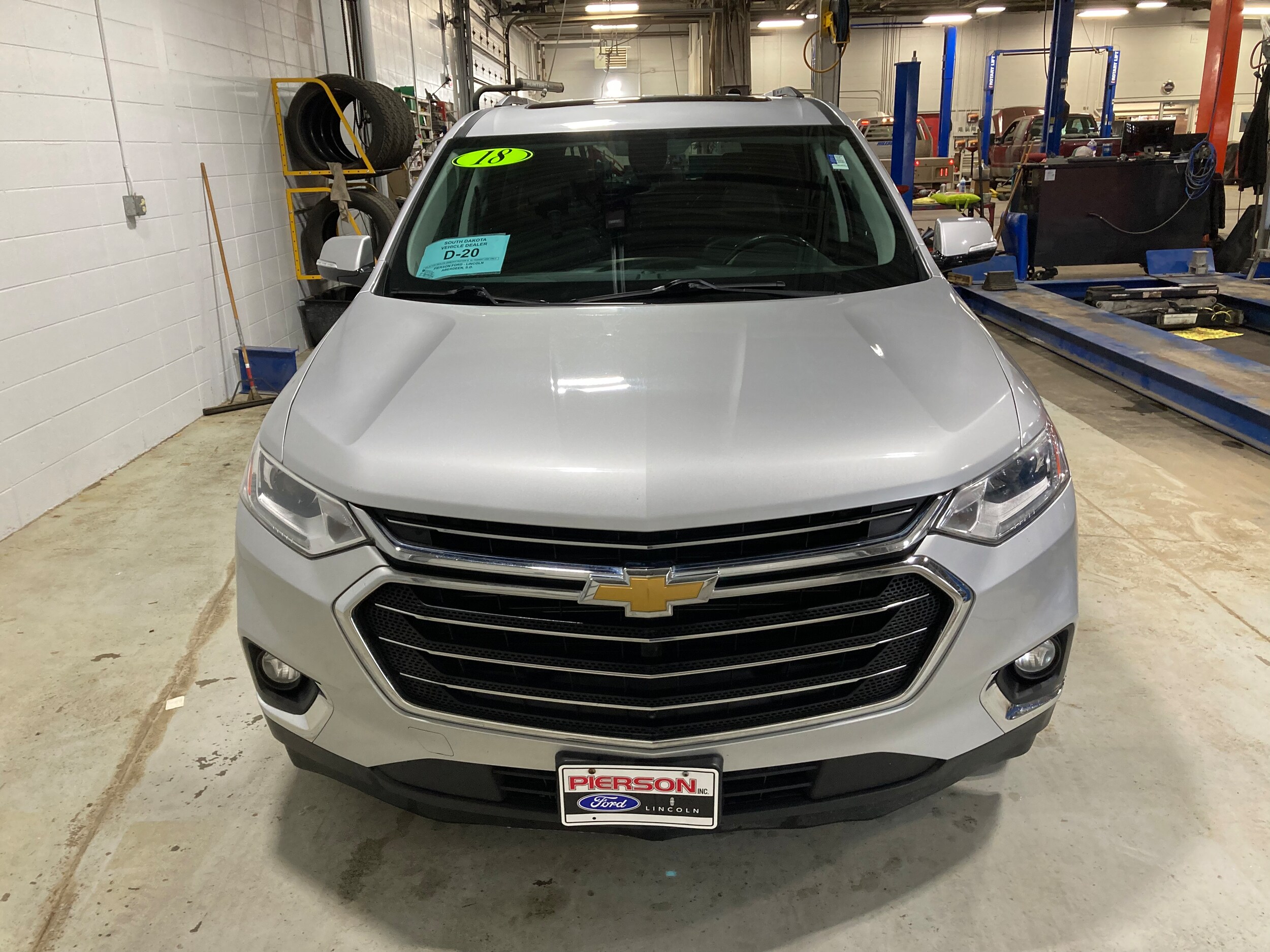 2018 Chevrolet Traverse 3LT photo 2