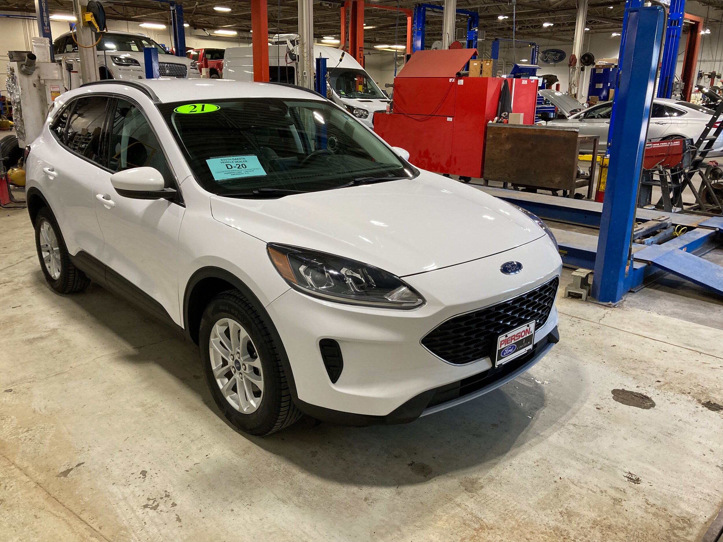 2021 Ford Escape Hybrid SE photo 3