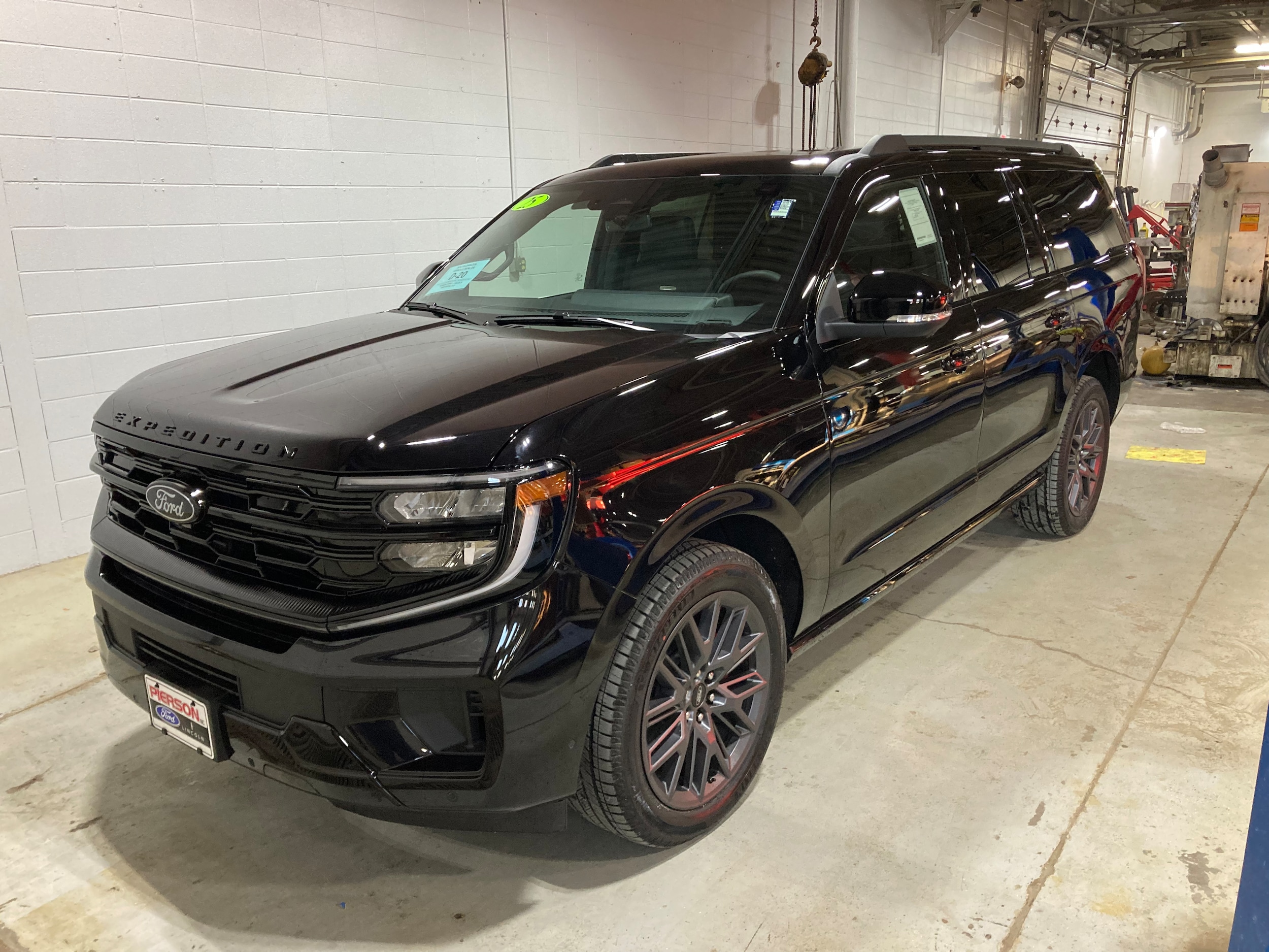 2025 Ford Expedition Platinum's photo