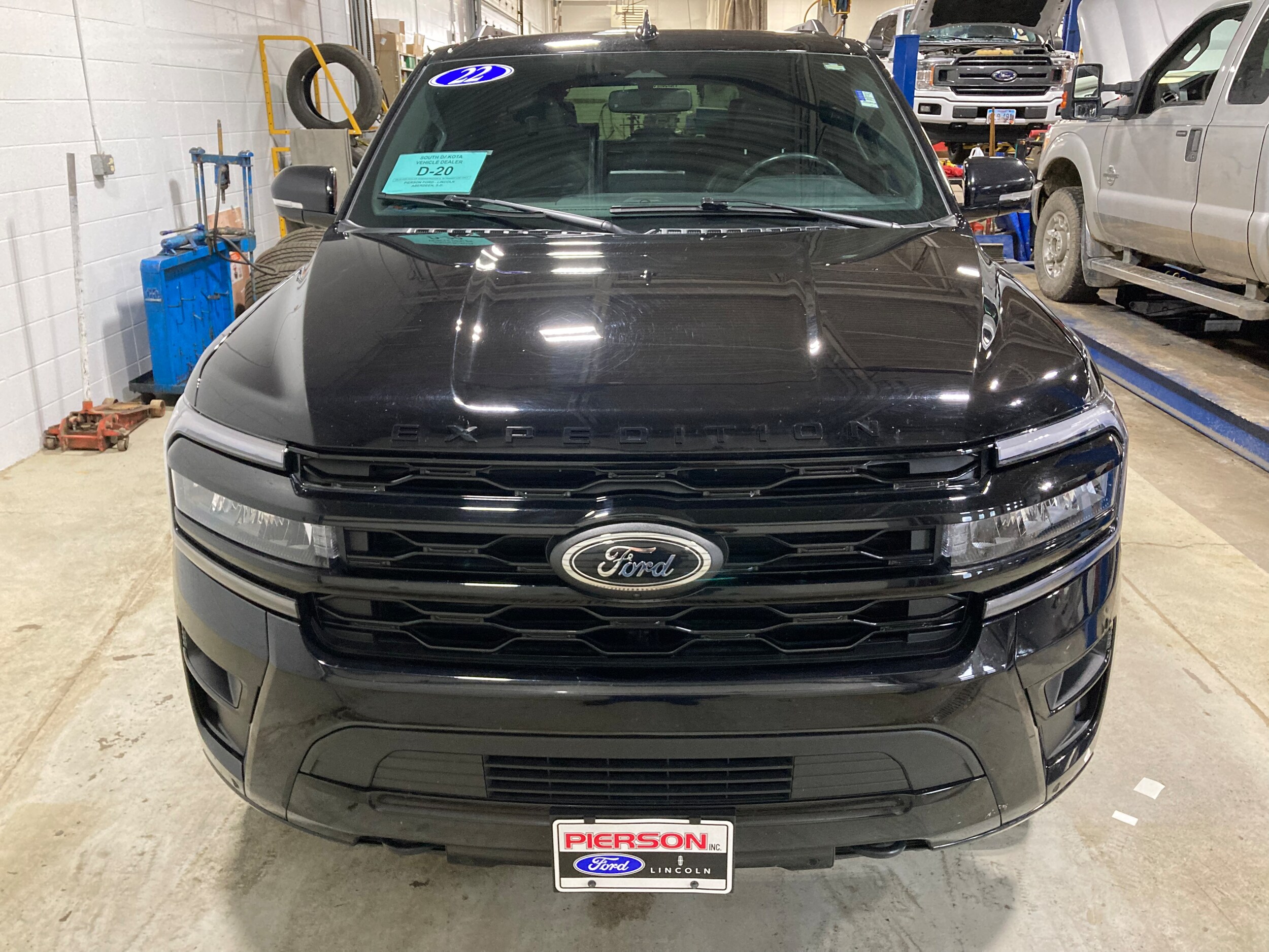 2022 Ford Expedition Limited photo 2