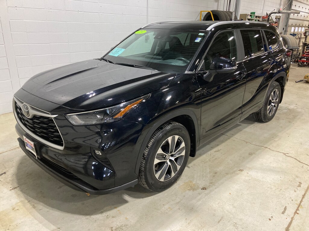 Used 2023 Toyota Highlander XLE SUV