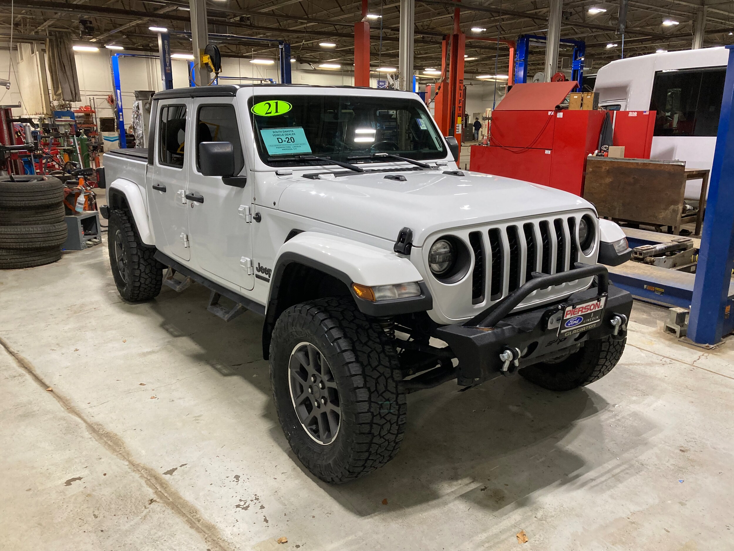2021 Jeep Gladiator Sport photo 2