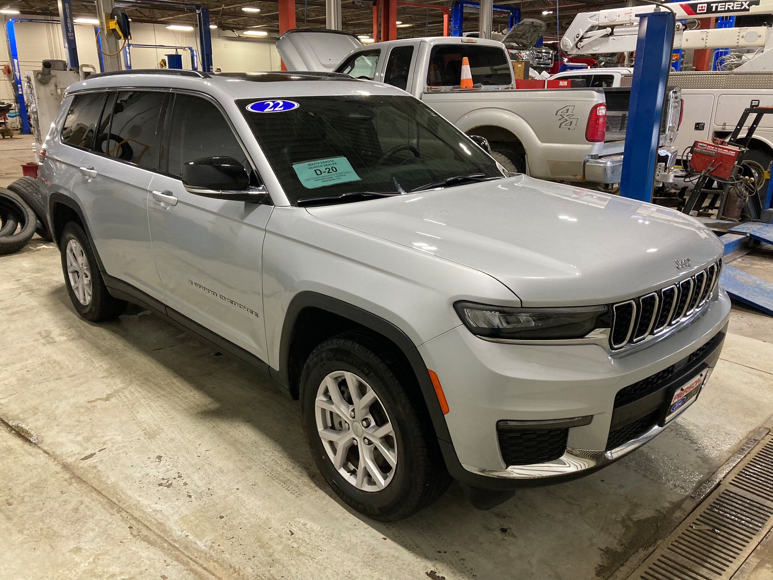 2022 Jeep Grand Cherokee Limited photo 3
