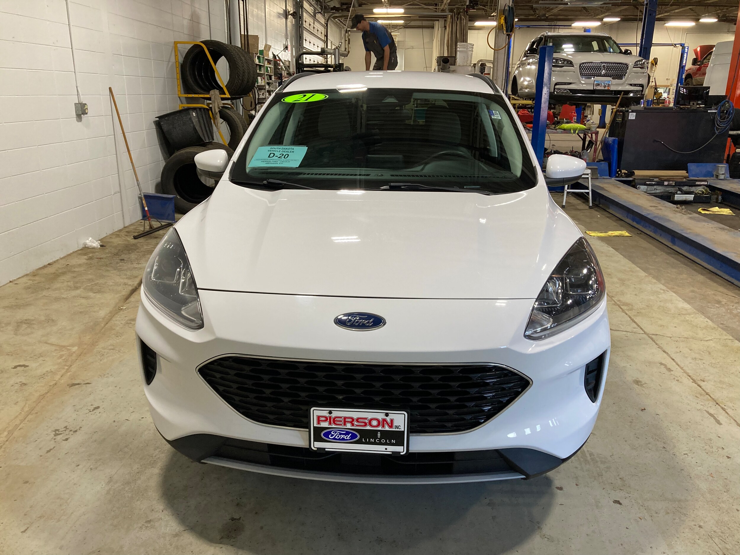 2021 Ford Escape Hybrid SE photo 2