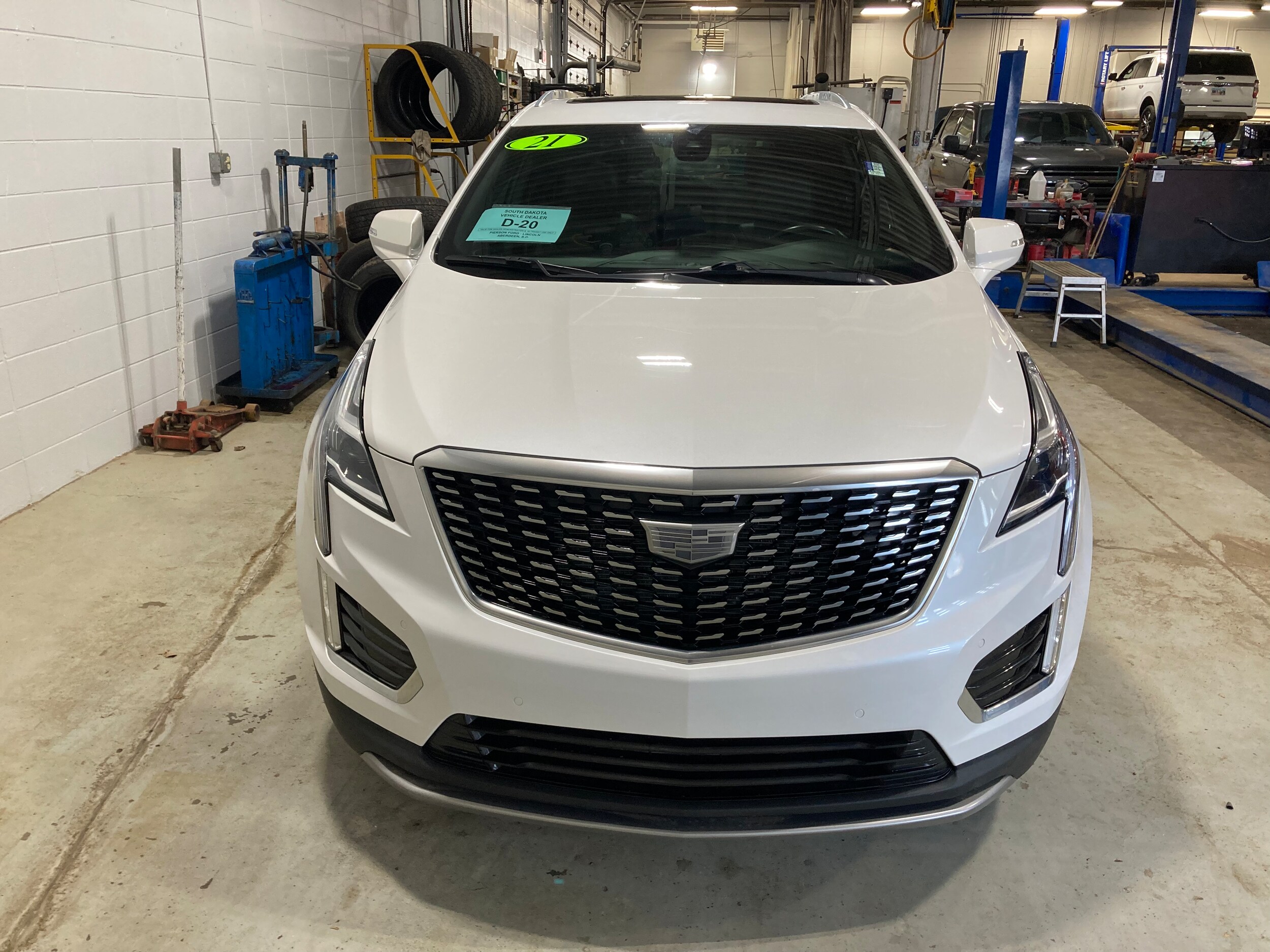 2021 Cadillac XT5 Premium Luxury photo 2