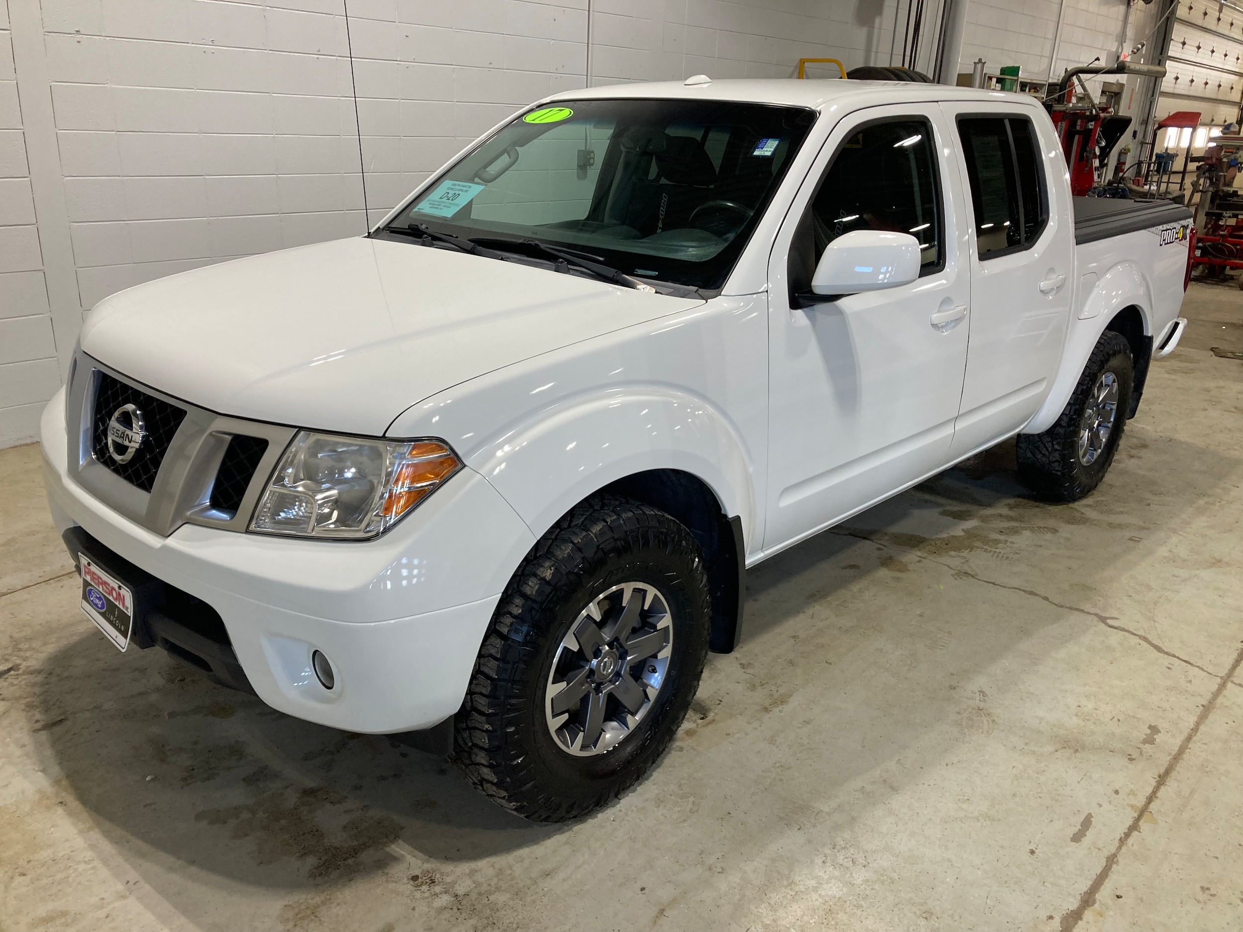 2017 Nissan Frontier PRO-4X's photo
