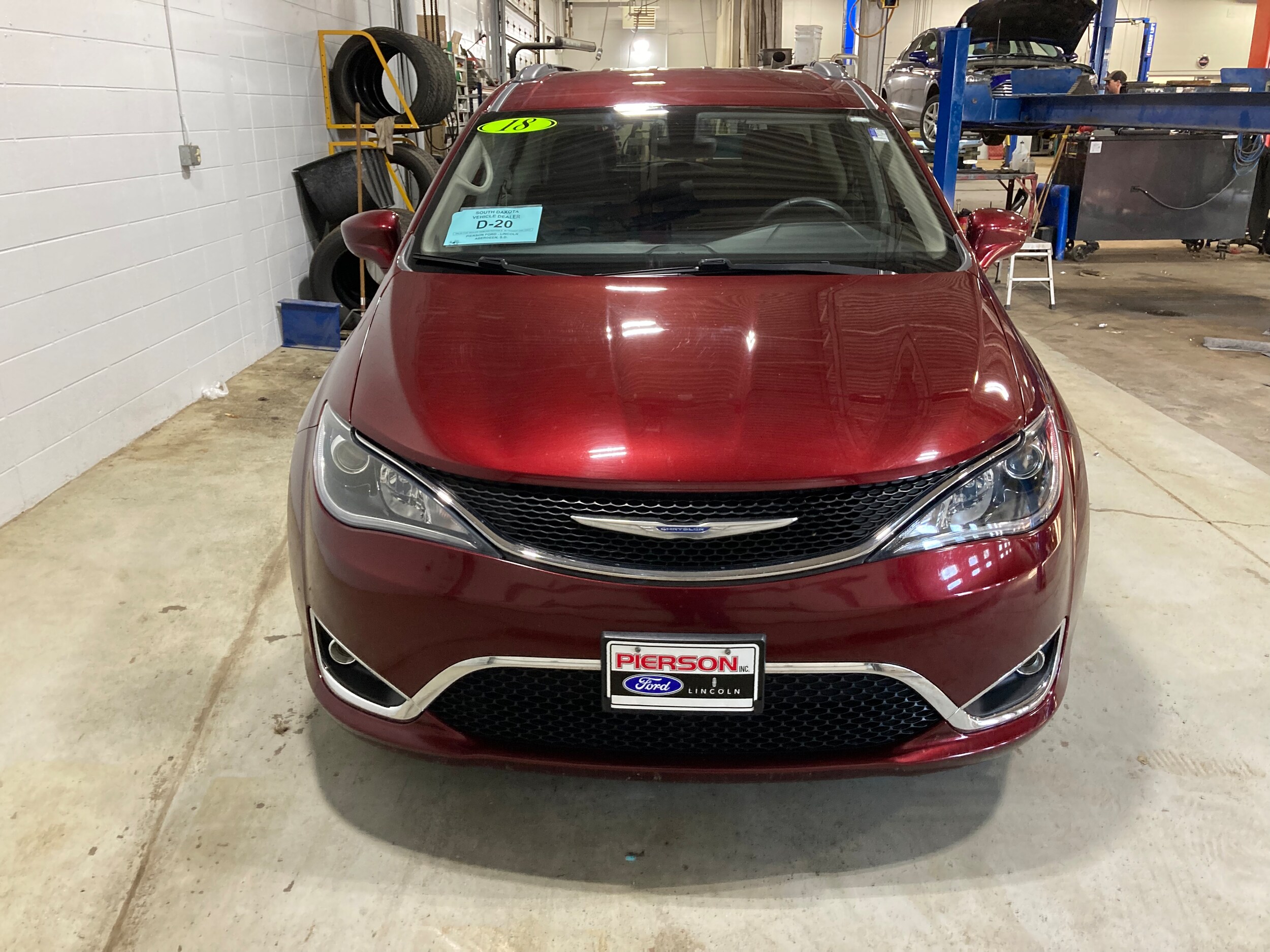 2018 Chrysler Pacifica Touring L photo 2