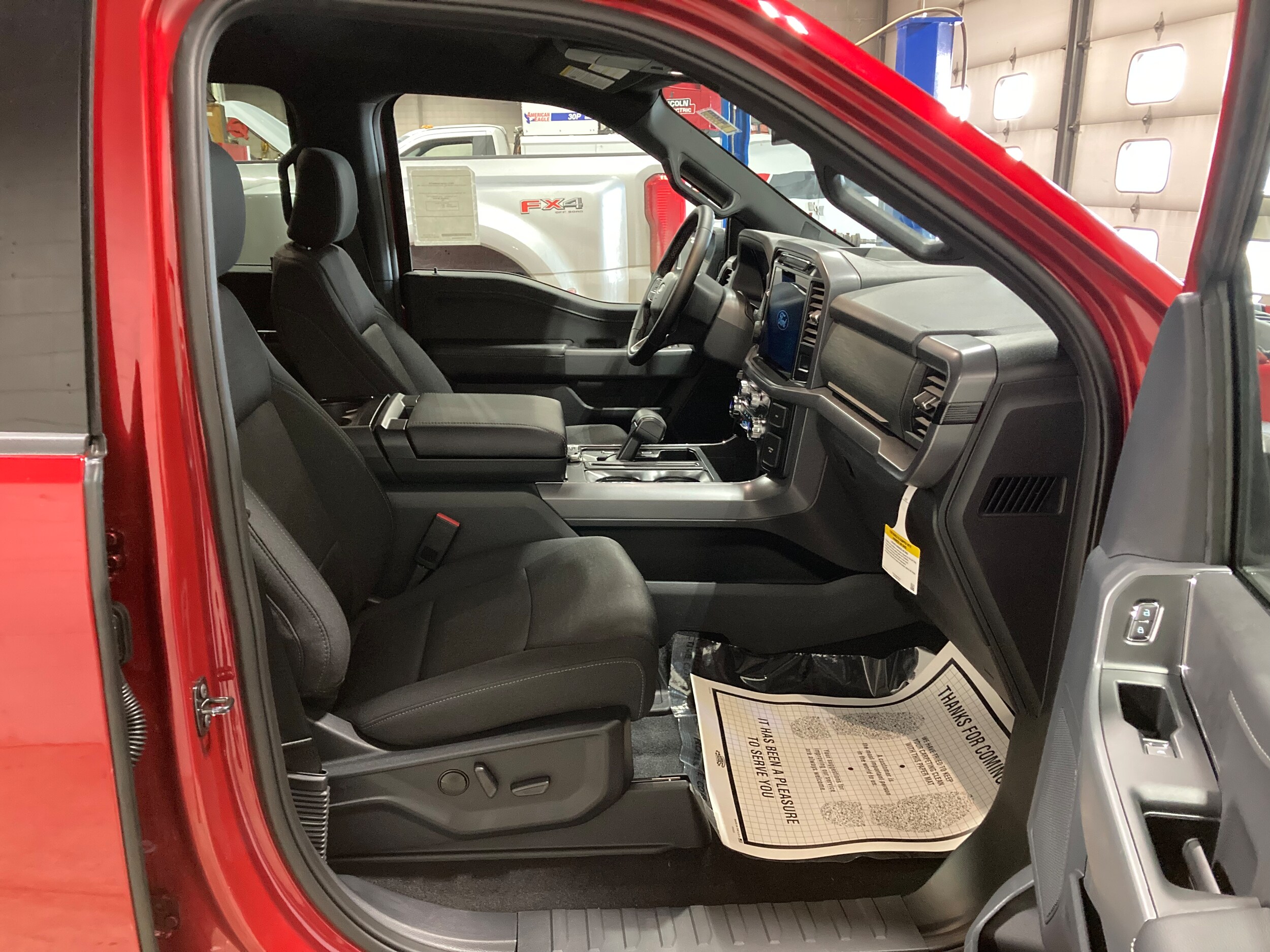 2025 Ford F-150 XLT photo 4
