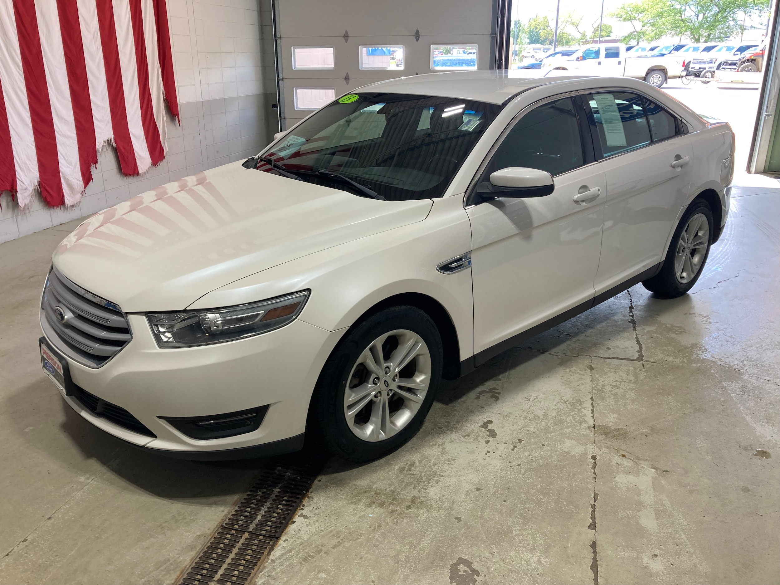 2013 Ford Taurus SEL FWD's photo