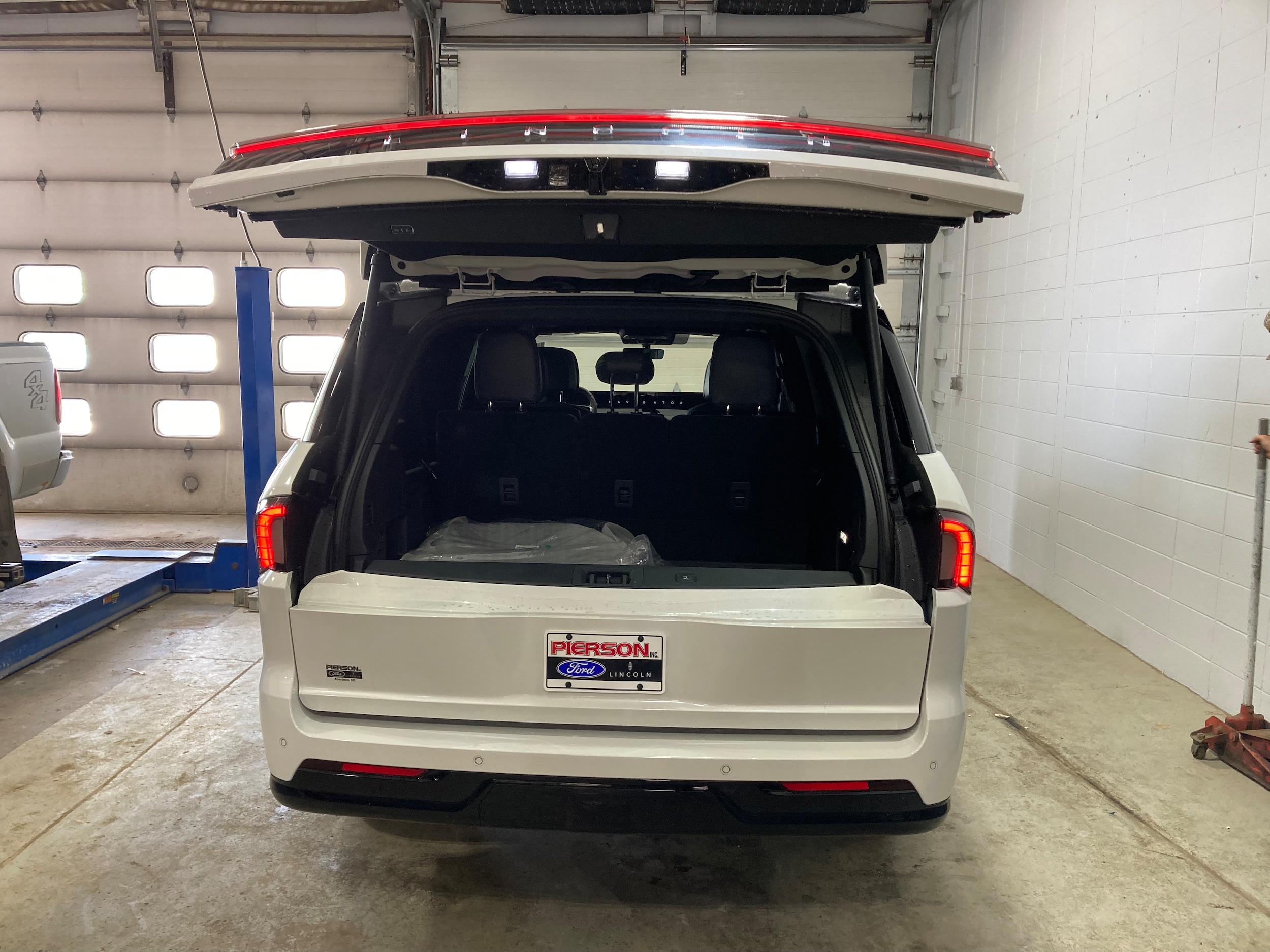 2025 Lincoln Navigator Reserve L - Photo 16