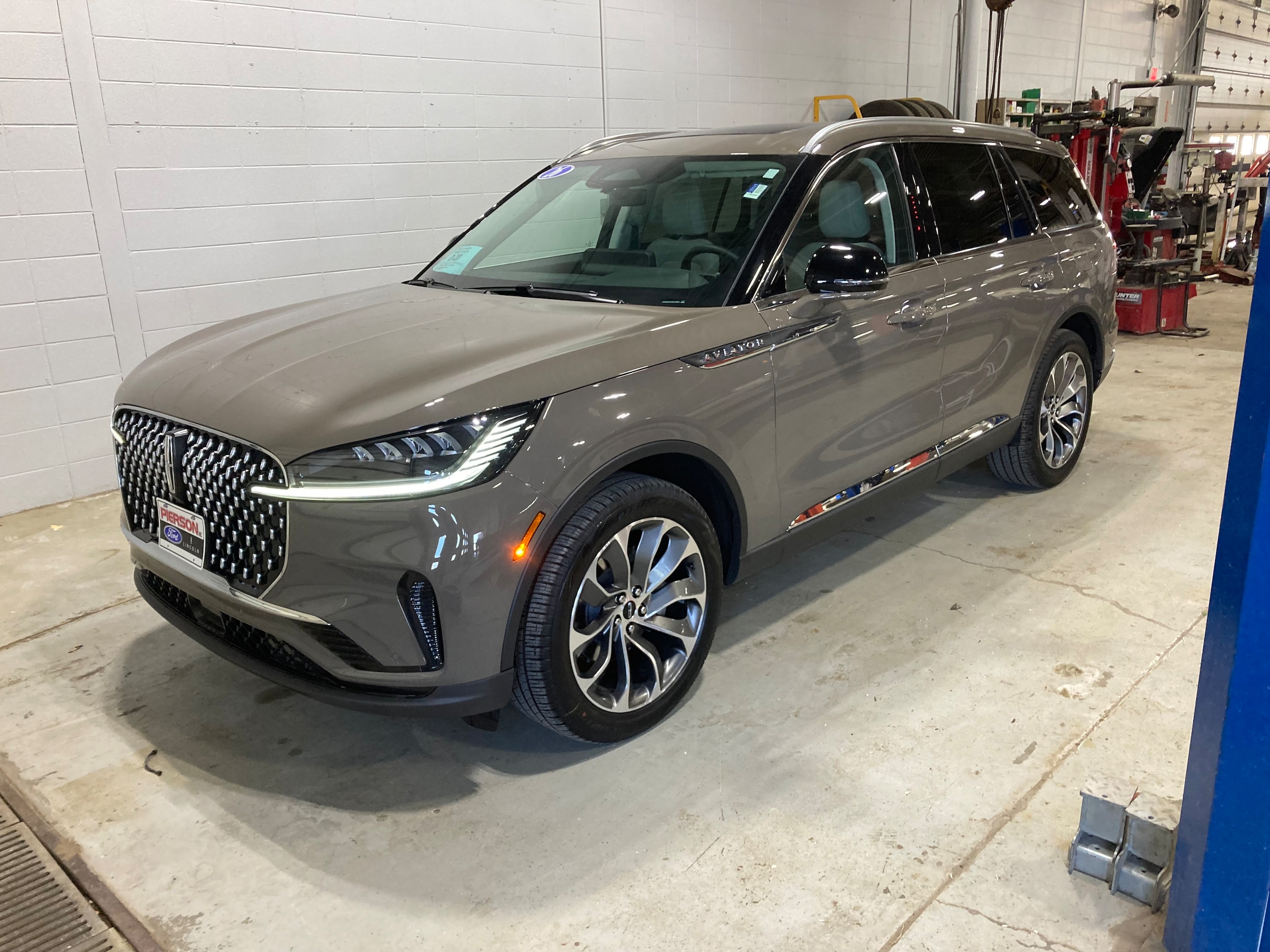 2026 Lincoln Aviator Premiere AWD's photo