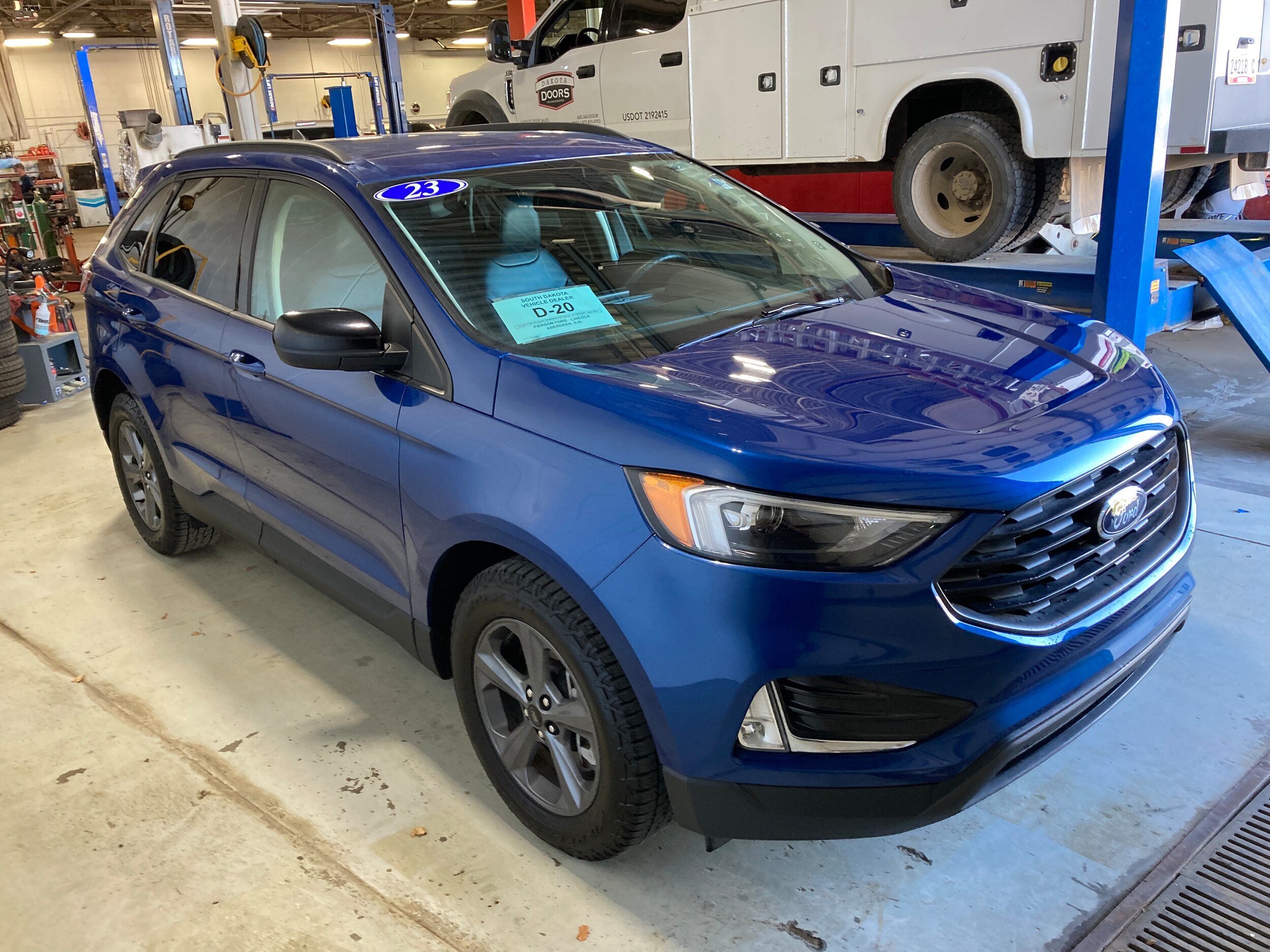 2023 Ford Edge SEL photo 3