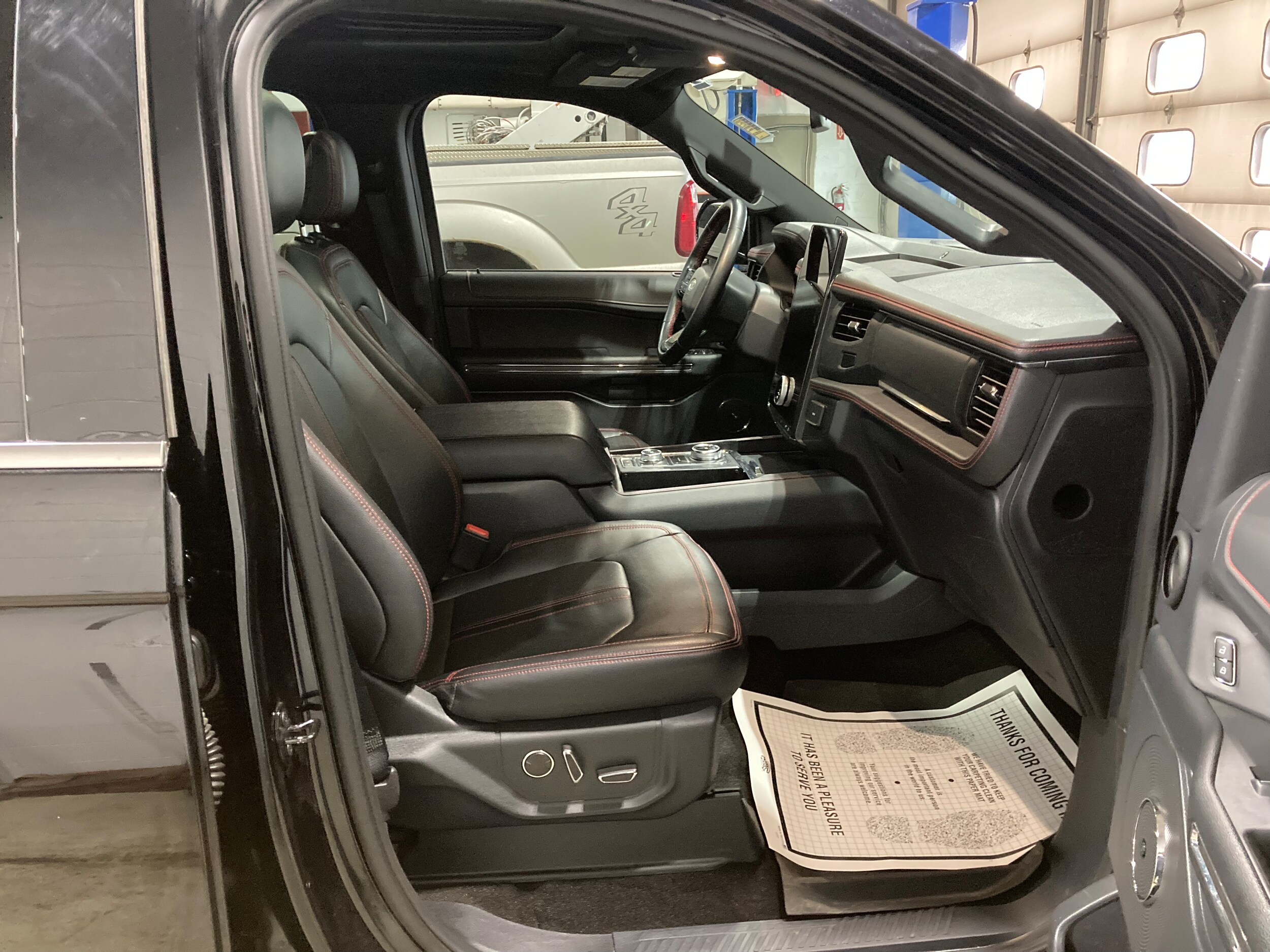 2022 Ford Expedition Limited photo 4