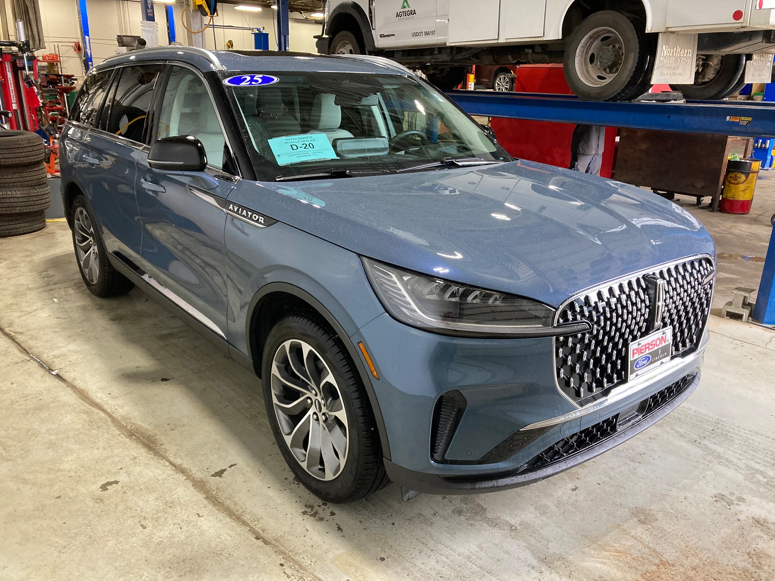 2025 Lincoln Aviator Premiere photo 3