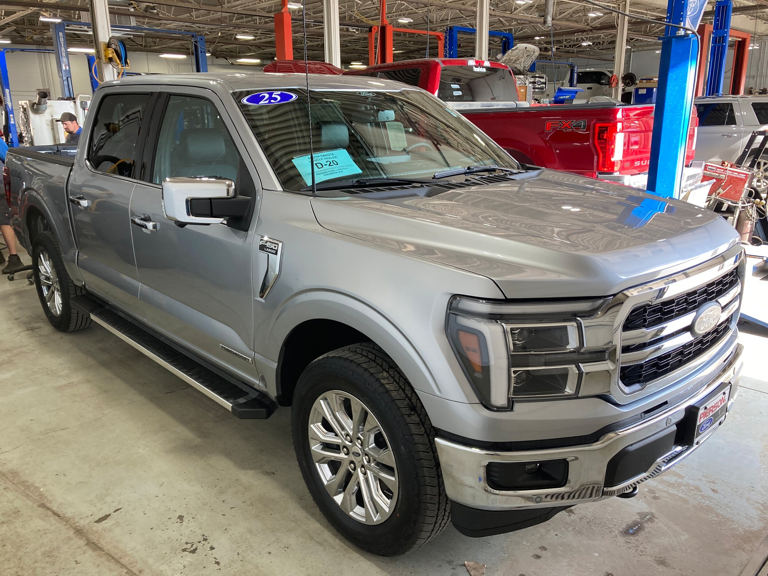 2025 Ford F-150 Lariat photo 3