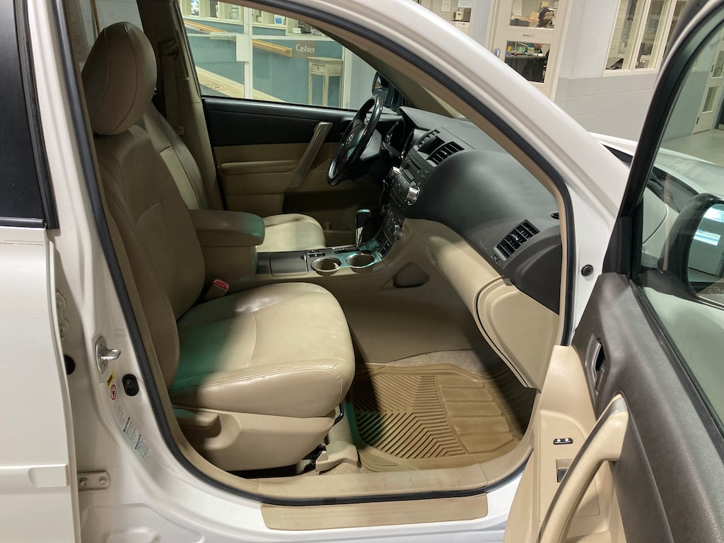 Used 2010 Toyota Highlander SE SUV