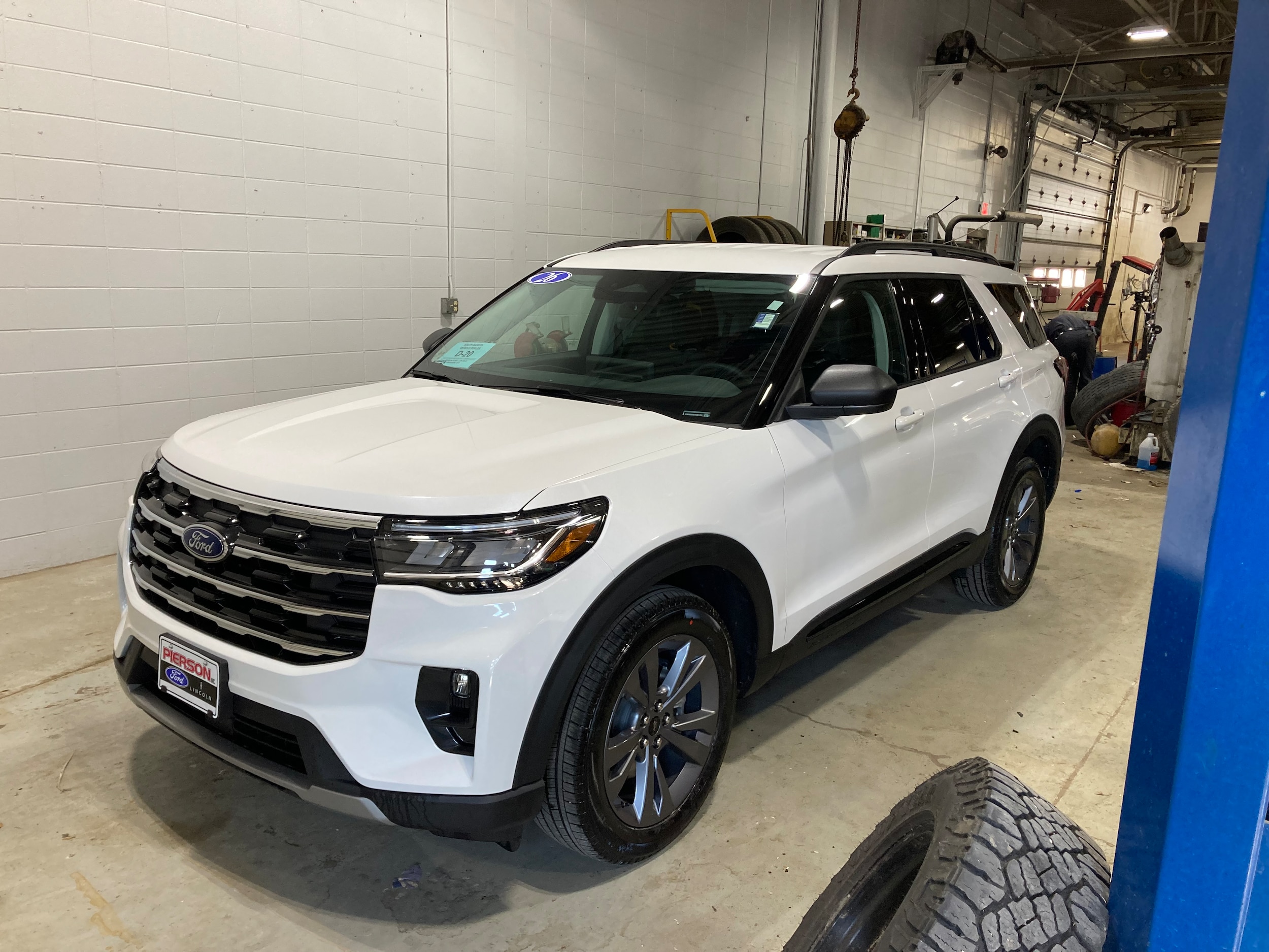 2026 Ford Explorer Active 4WD's photo