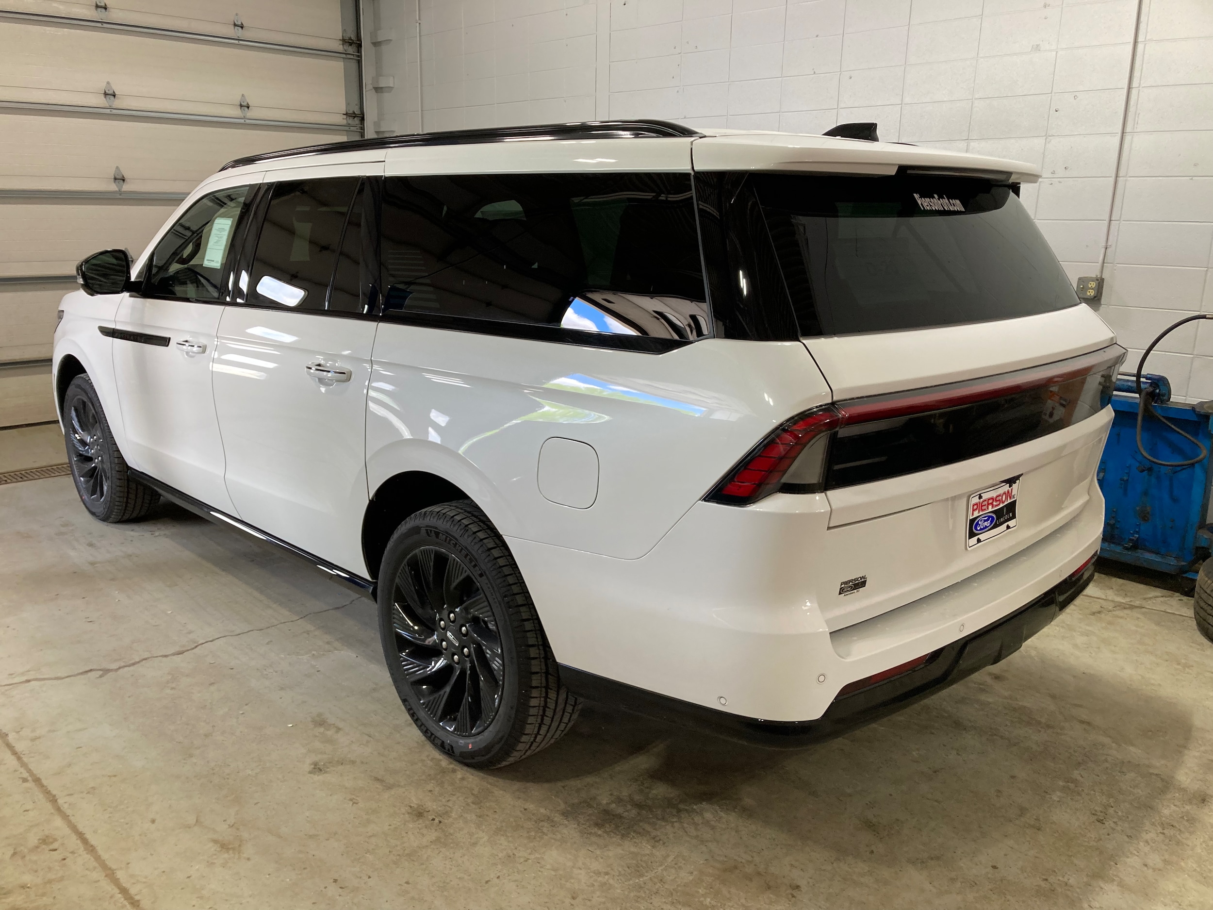 2025 Lincoln Navigator Reserve L - Photo 18