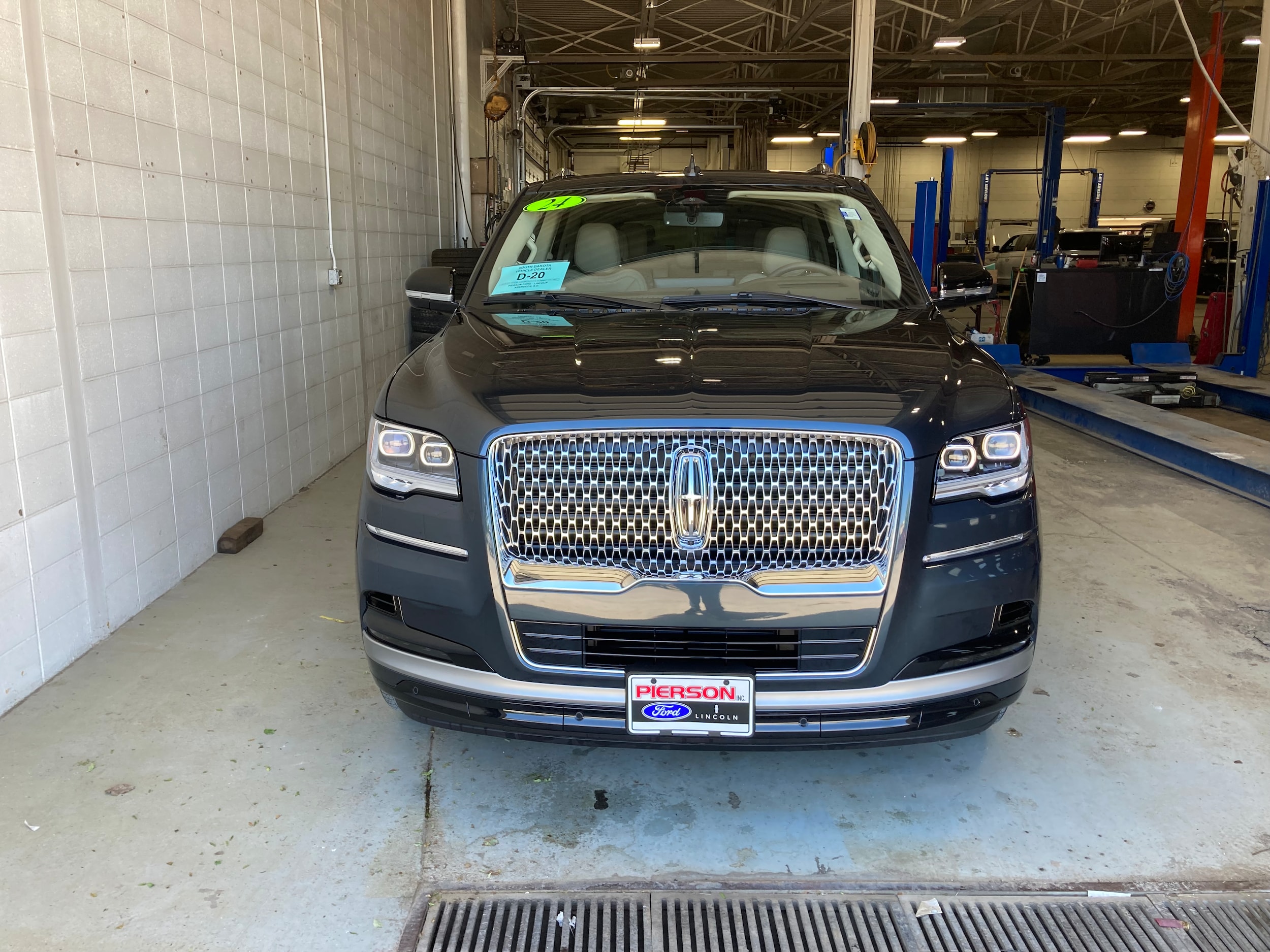 Used 2024 Lincoln Navigator Reserve L with VIN 5LMJJ3LG7REL13308 for sale in Aberdeen, SD