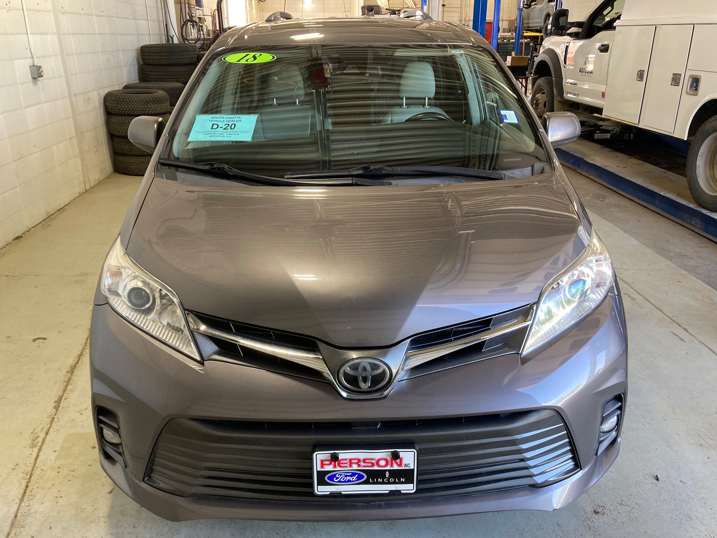 Used 2018 Toyota Sienna XLE with VIN 5TDYZ3DC5JS930358 for sale in Aberdeen, SD