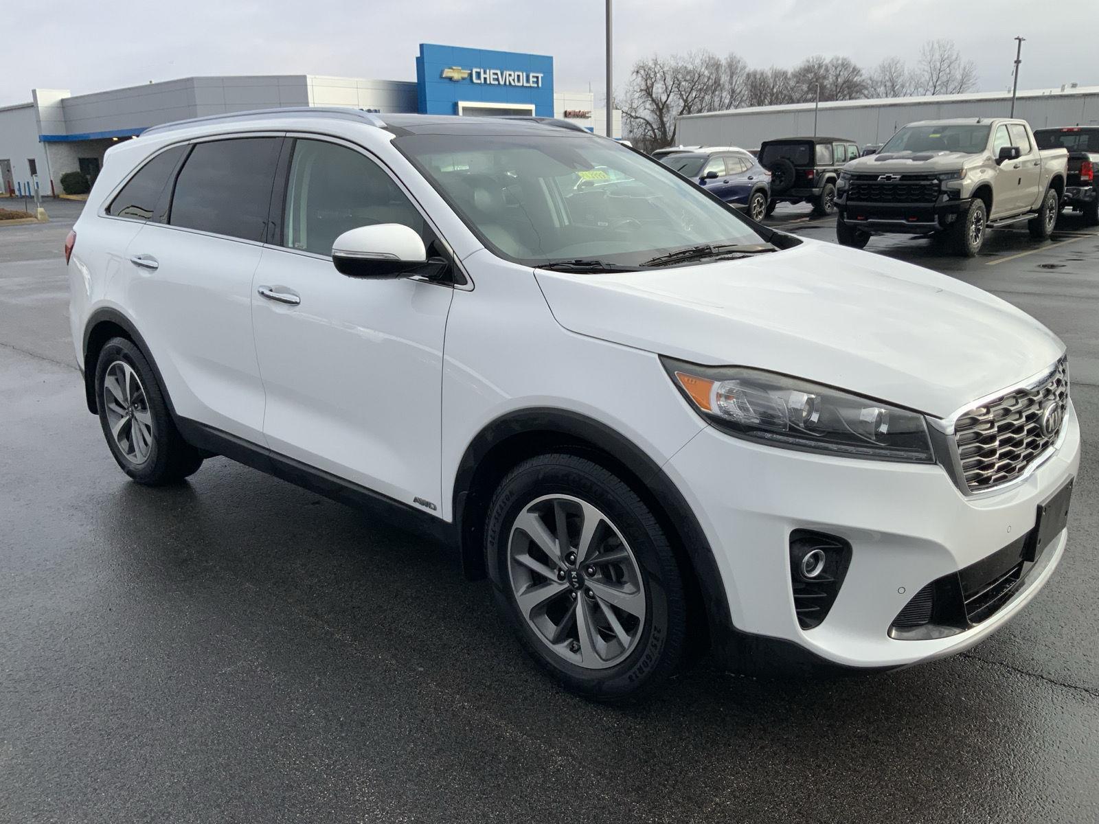Used 2019 Kia Sorento EX with VIN 5XYPHDA50KG463603 for sale in Clinton, IN