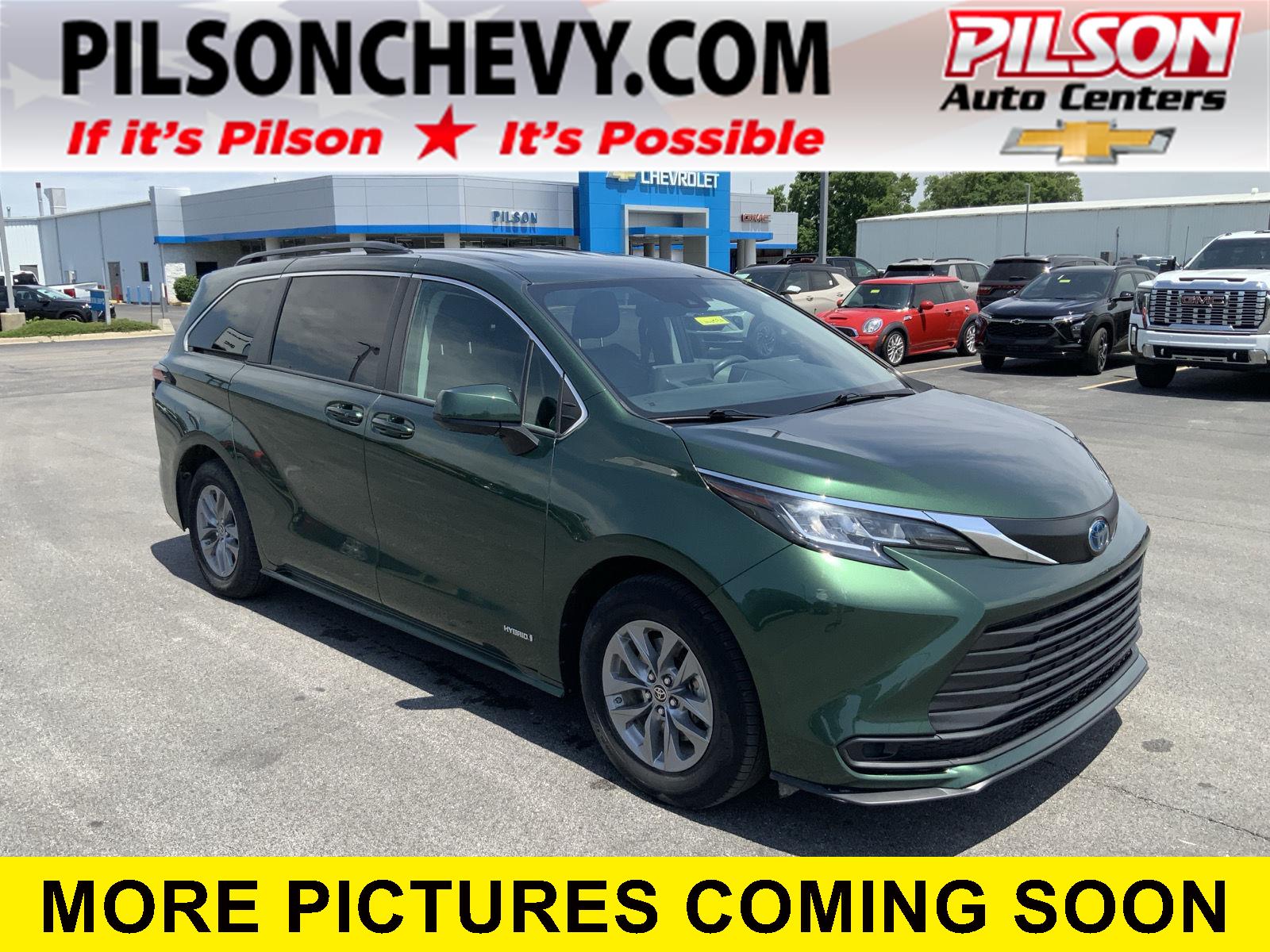 2021 Toyota Sienna LE 8-Passenger Hybrid AWD's photo