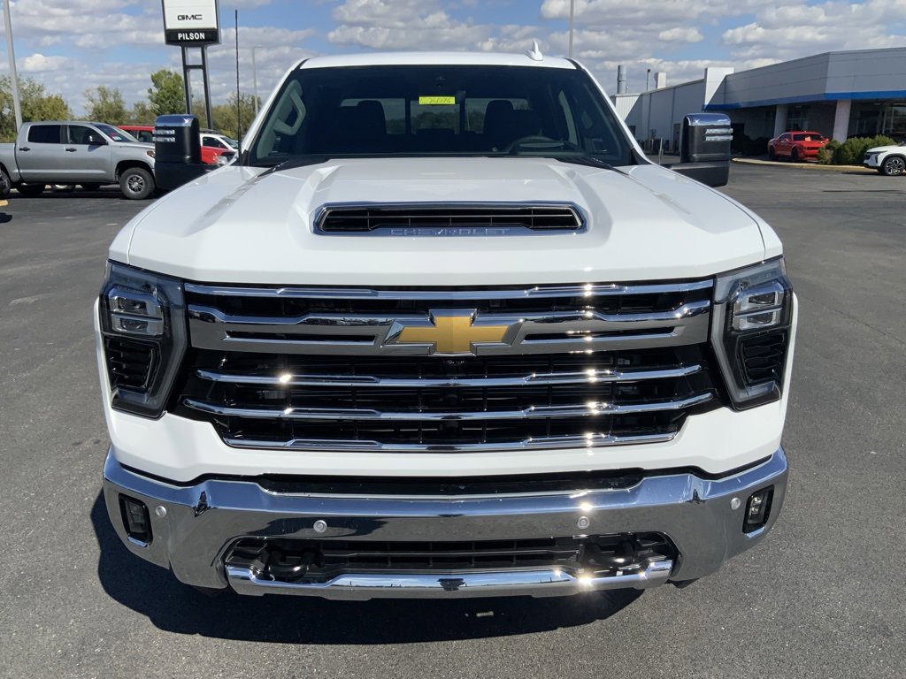 2026 Chevrolet Silverado 3500HD LTZ photo 3
