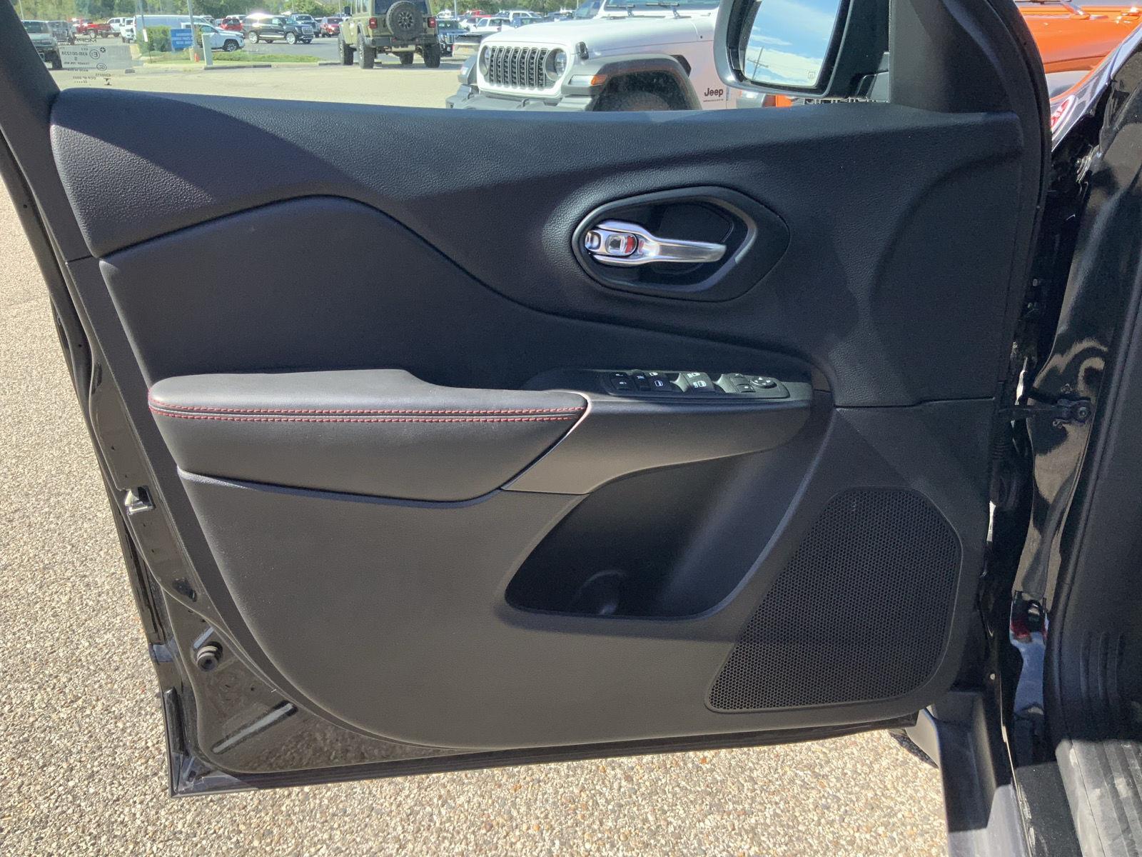 2022 Jeep Cherokee Trailhawk - Photo 19