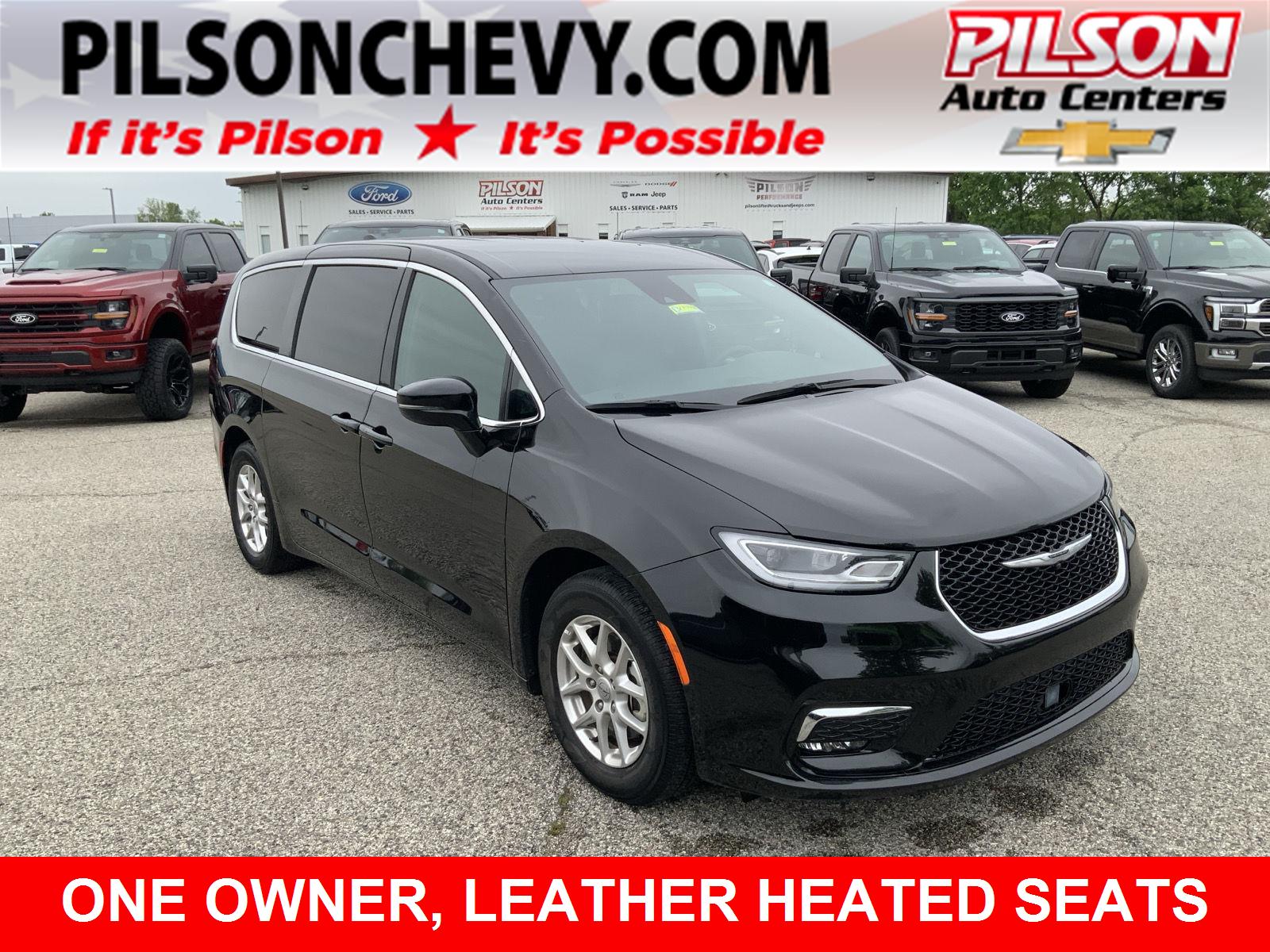 2025 Chrysler Pacifica Select's photo