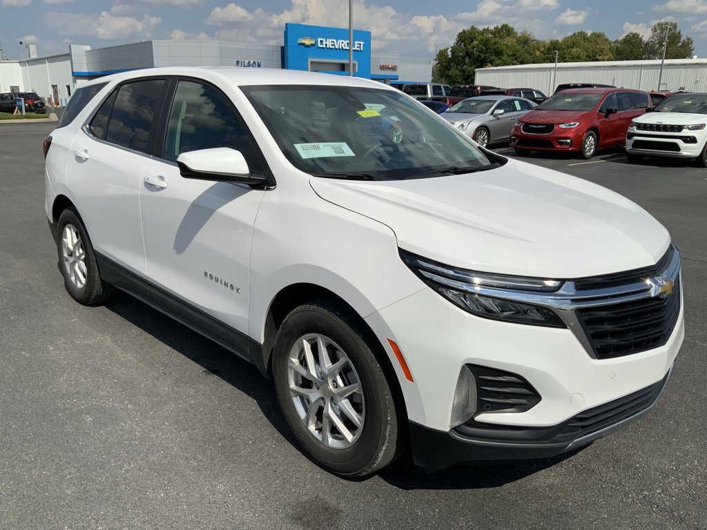 2024 Chevrolet Equinox LT photo 2