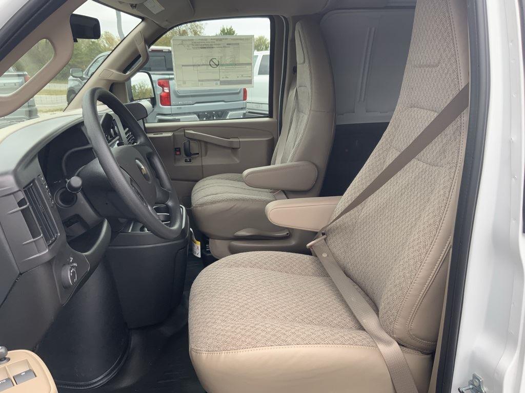 2025 Chevrolet Express Cargo Work Van - Photo 23