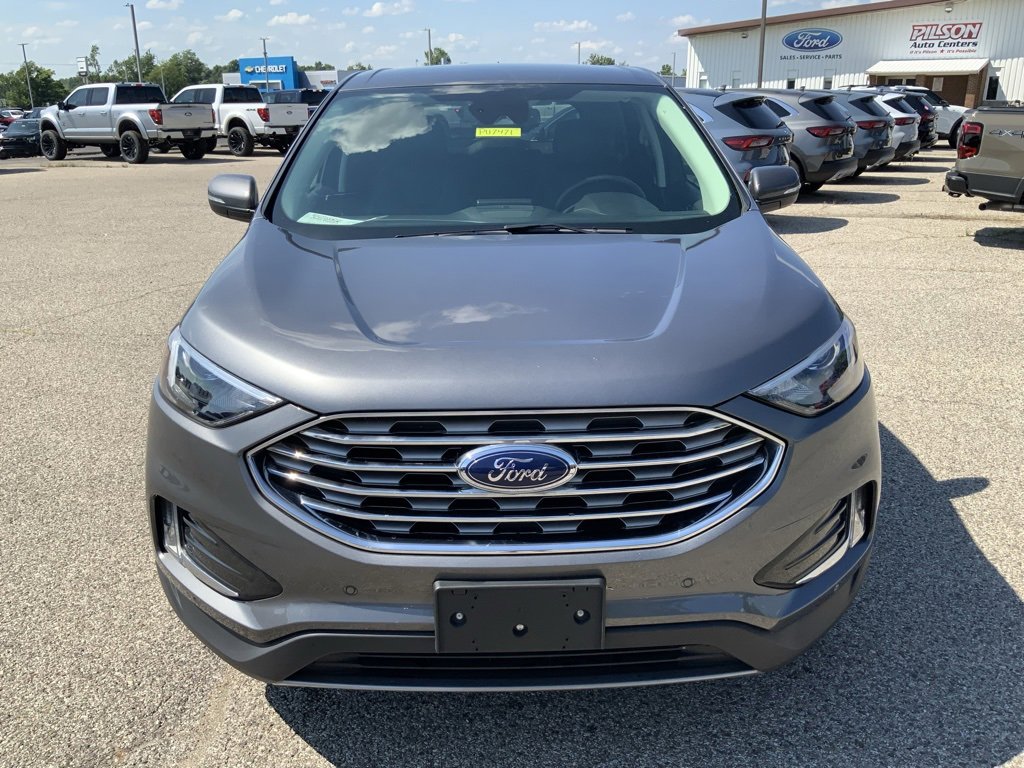 2024 Ford Edge Titanium photo 3