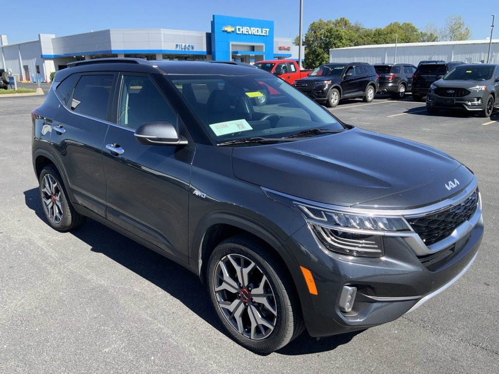 2023 Kia Seltos SX photo 2