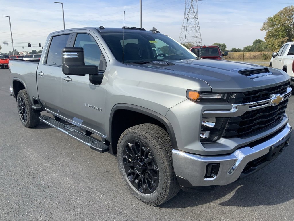 2026 Chevrolet Silverado 2500HD LT photo 2