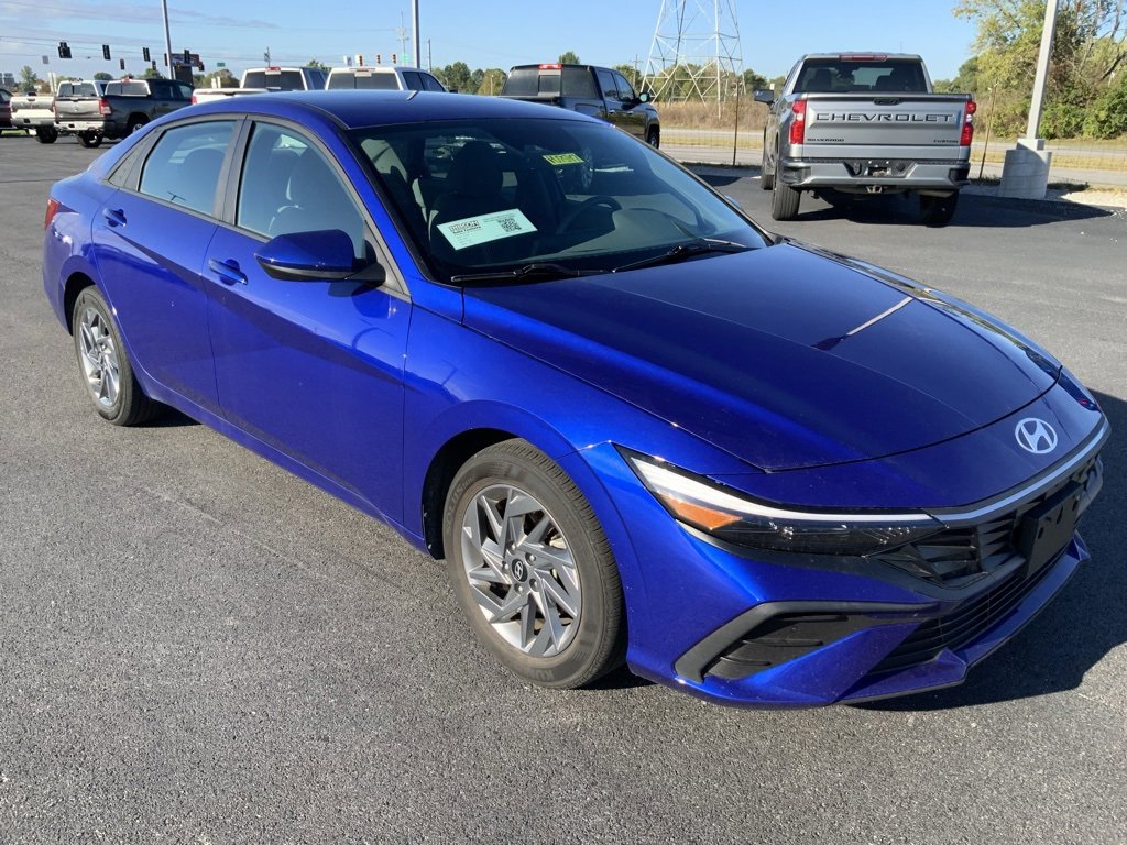2024 Hyundai Elantra SEL photo 2