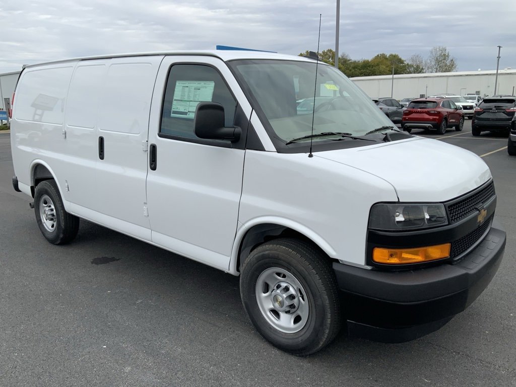 2025 Chevrolet Express 3500 Work Van photo 2