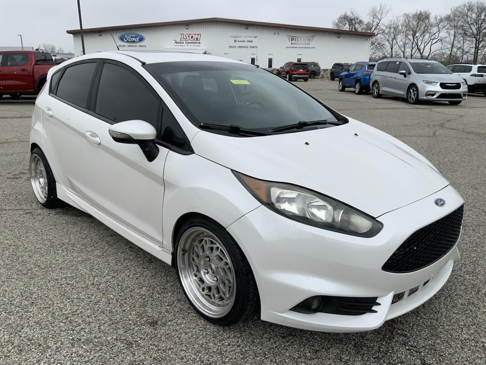 Used 2016 Ford Fiesta ST with VIN 3FADP4GX3GM137552 for sale in Clinton, IN