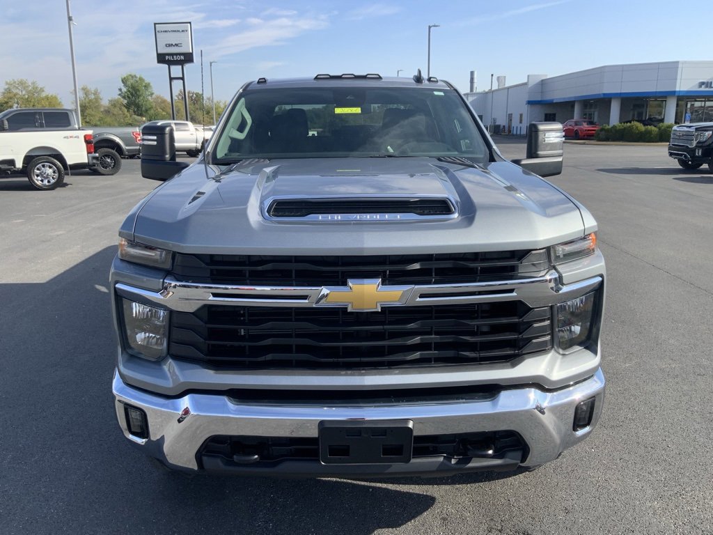 2026 Chevrolet Silverado 2500HD LT photo 3