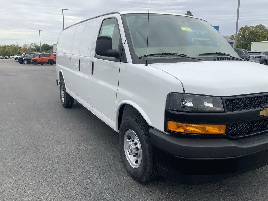 2025 Chevrolet Express Cargo Work Van - Photo 13