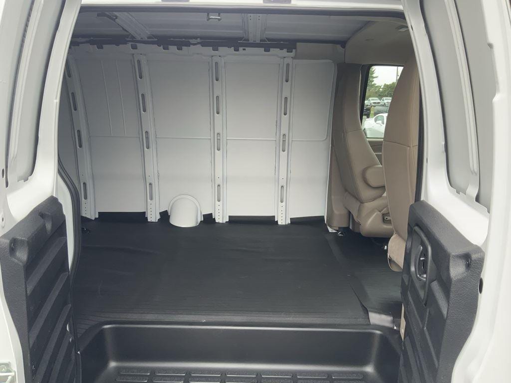 2025 Chevrolet Express Cargo Work Van - Photo 12