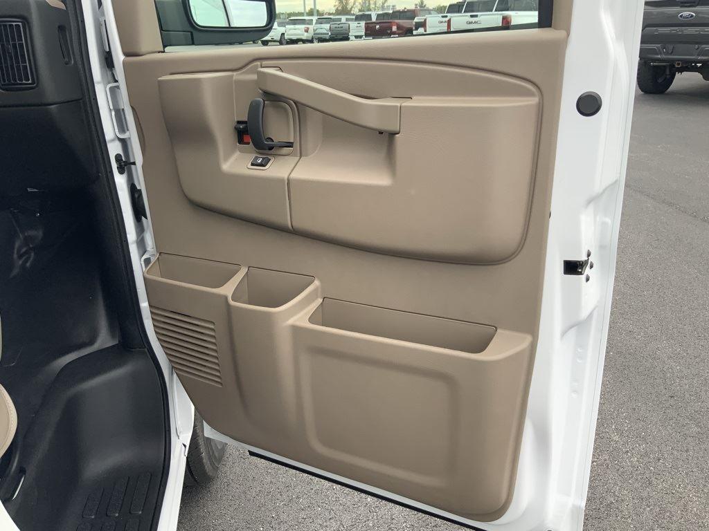 2025 Chevrolet Express Cargo Work Van - Photo 41