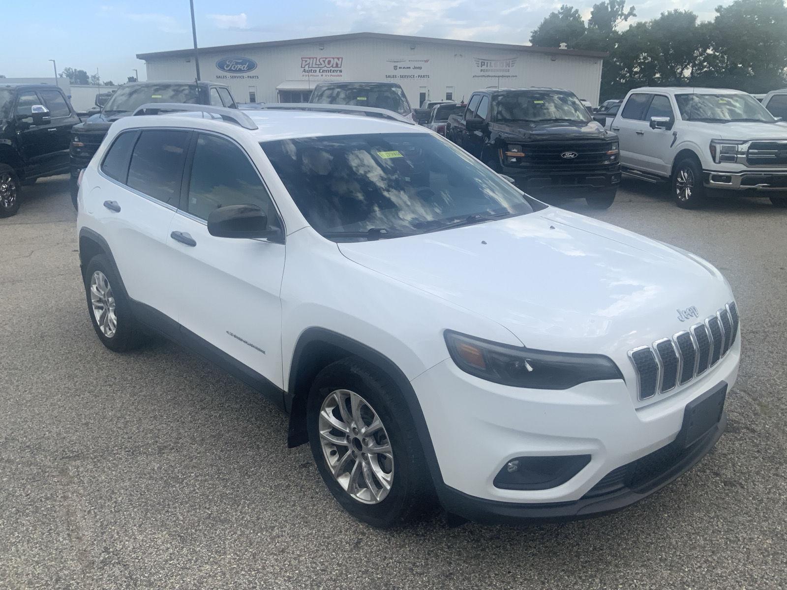 Used 2019 Jeep Cherokee Latitude with VIN 1C4PJLCB0KD265071 for sale in Mattoon, IL